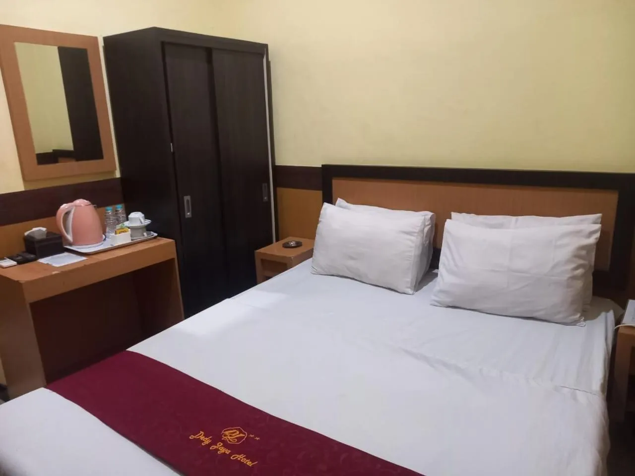 Bedroom, Bed in Urbanview Hotel Dedy Jaya Brebes