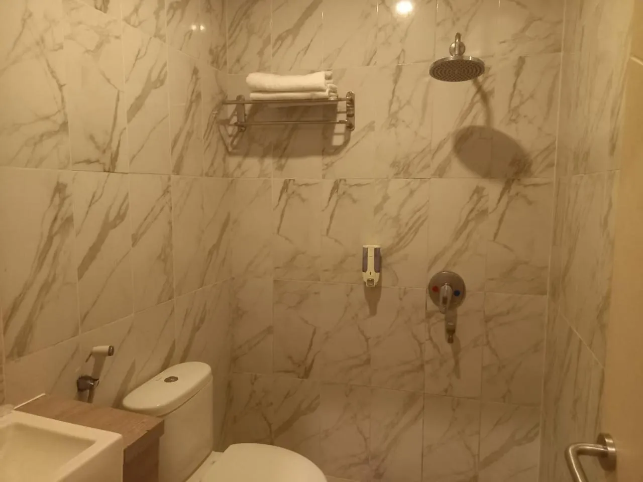 Bathroom in Urbanview Hotel Dedy Jaya Brebes