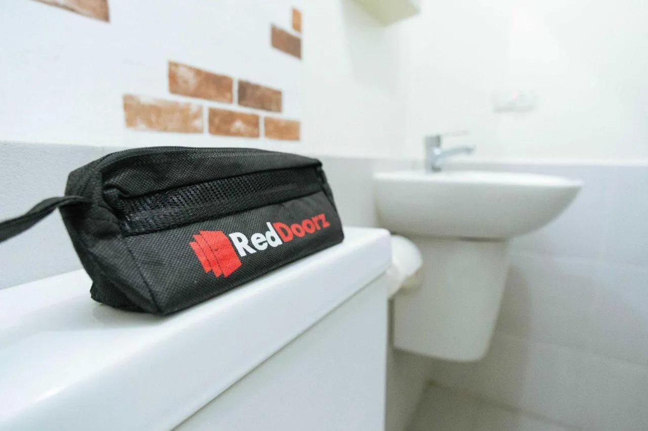Bathroom in Reddoorz Syariah Near Kantor Pajak Telanaipura Jambi
