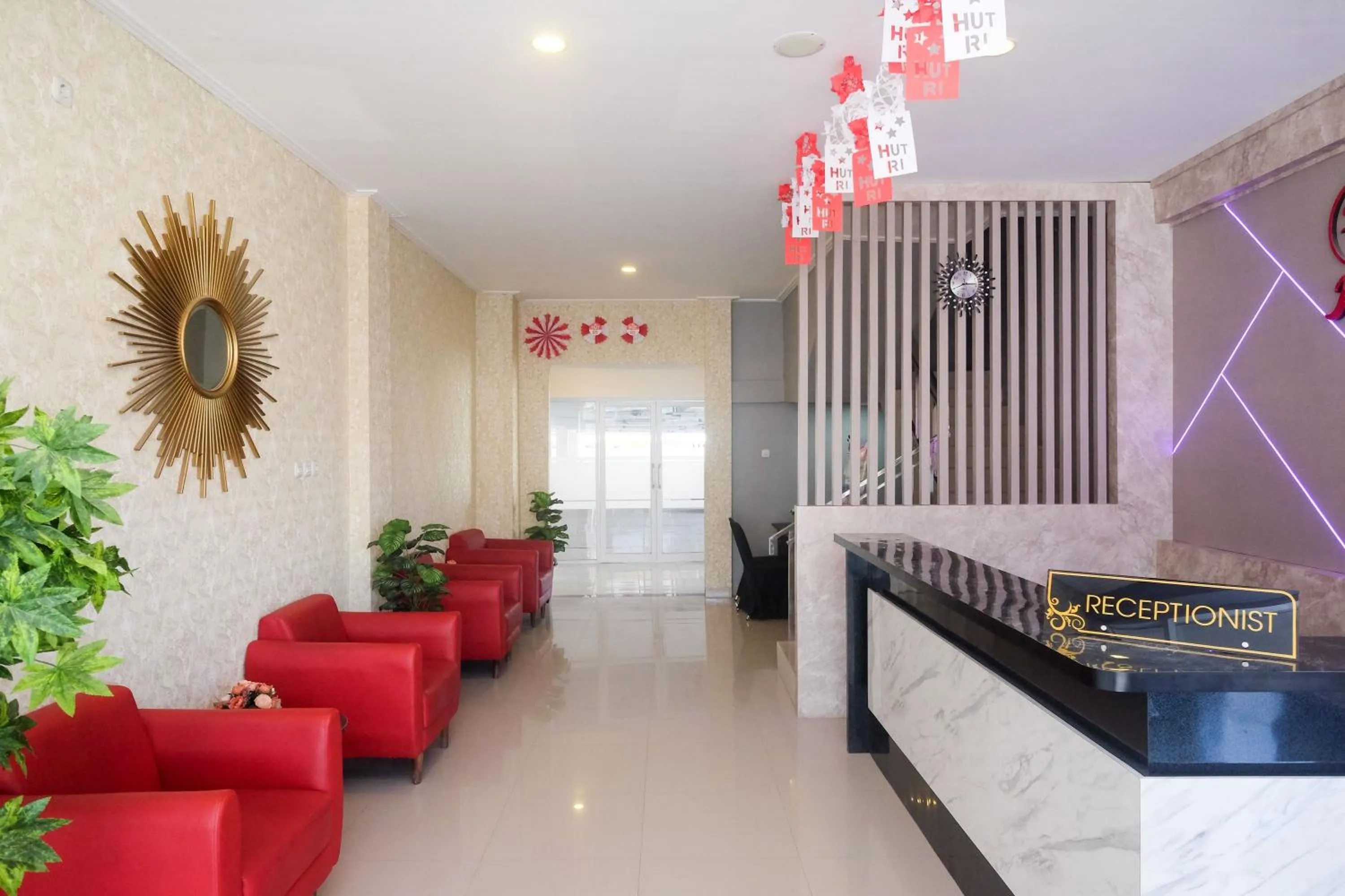 Lobby or reception in Urbanview Hotel DJ Inn Tegal