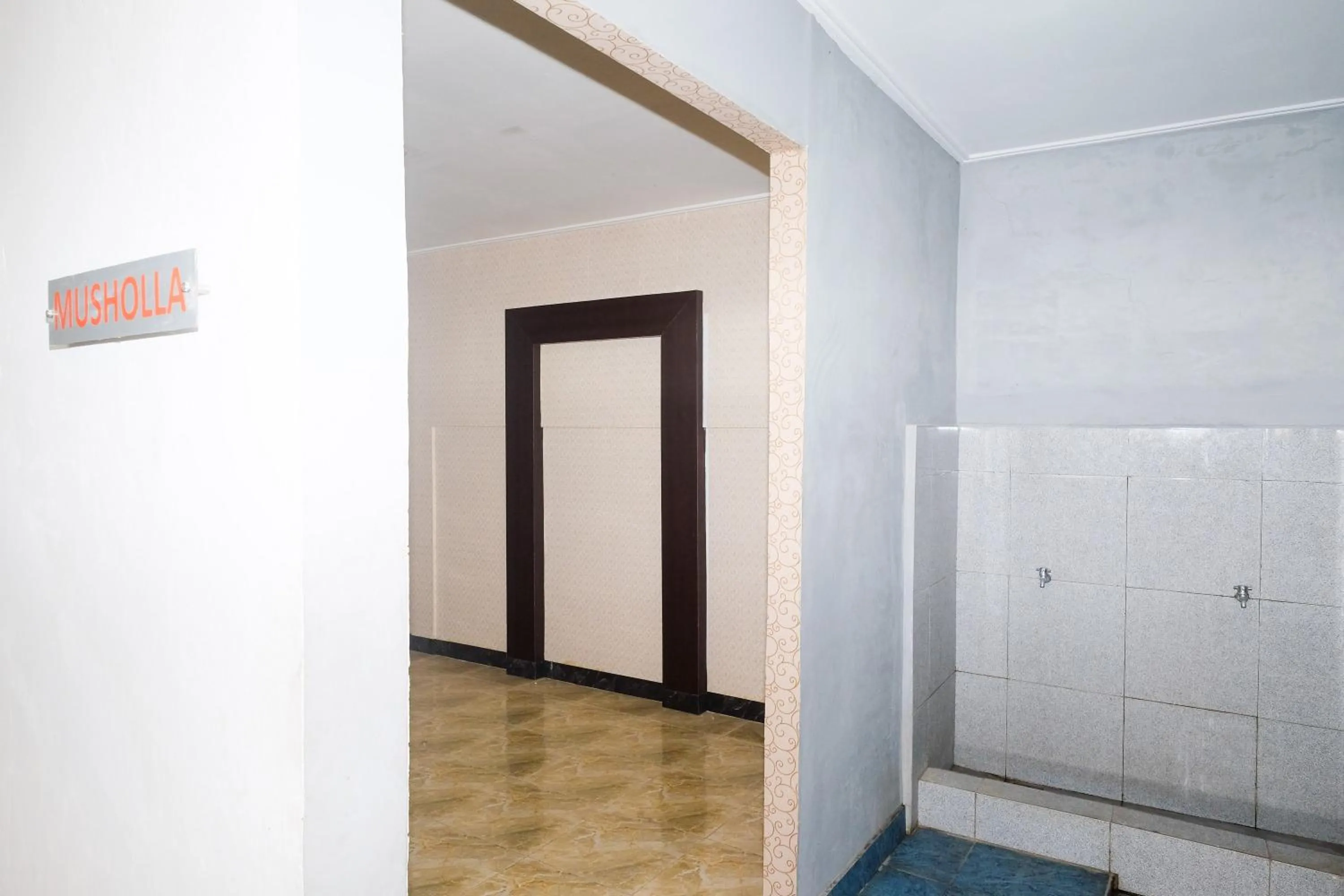 Property building in Urbanview Hotel DJ Inn Tegal