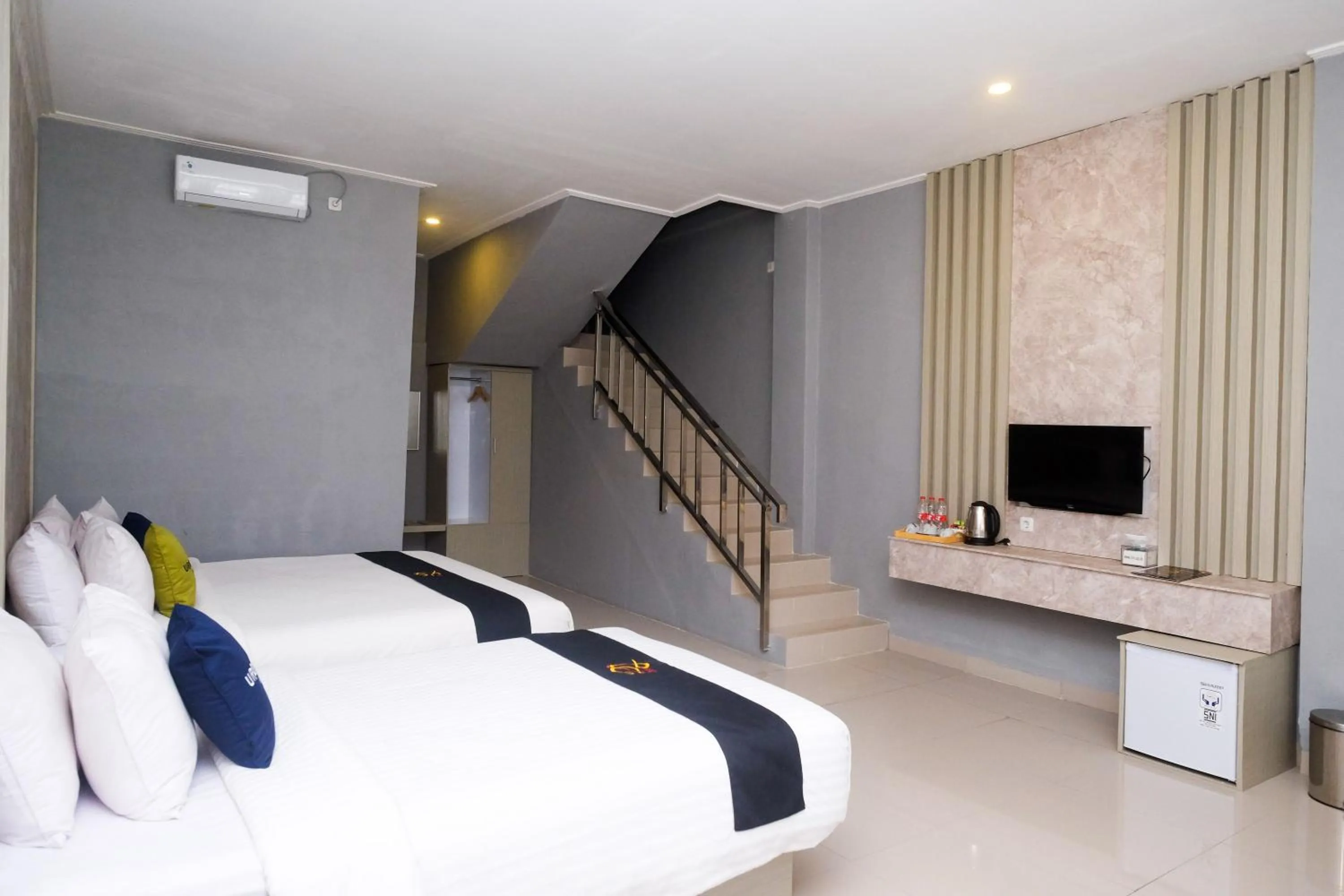 Bed in Urbanview Hotel DJ Inn Tegal