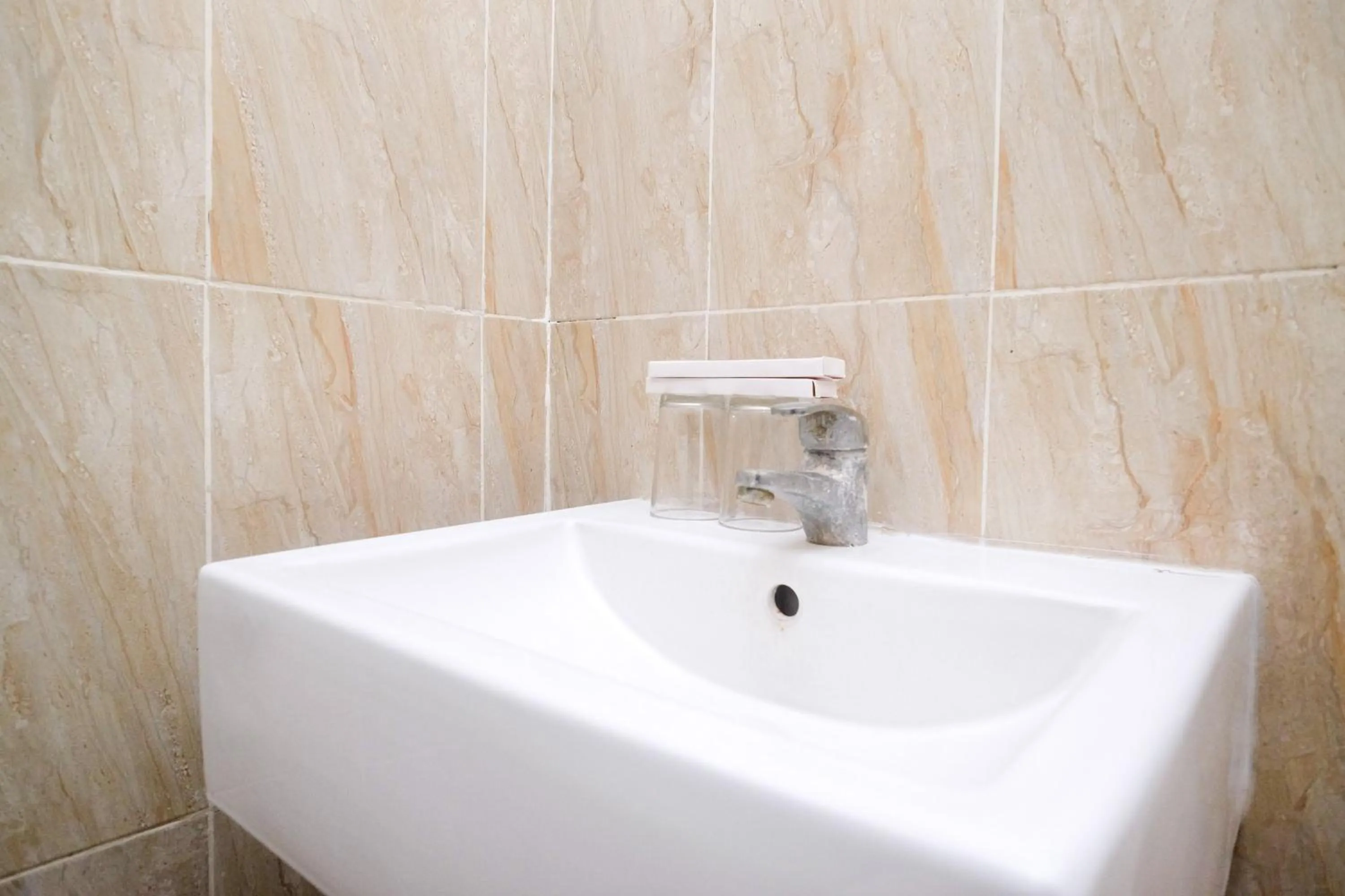 Bathroom in Urbanview Hotel DJ Inn Tegal