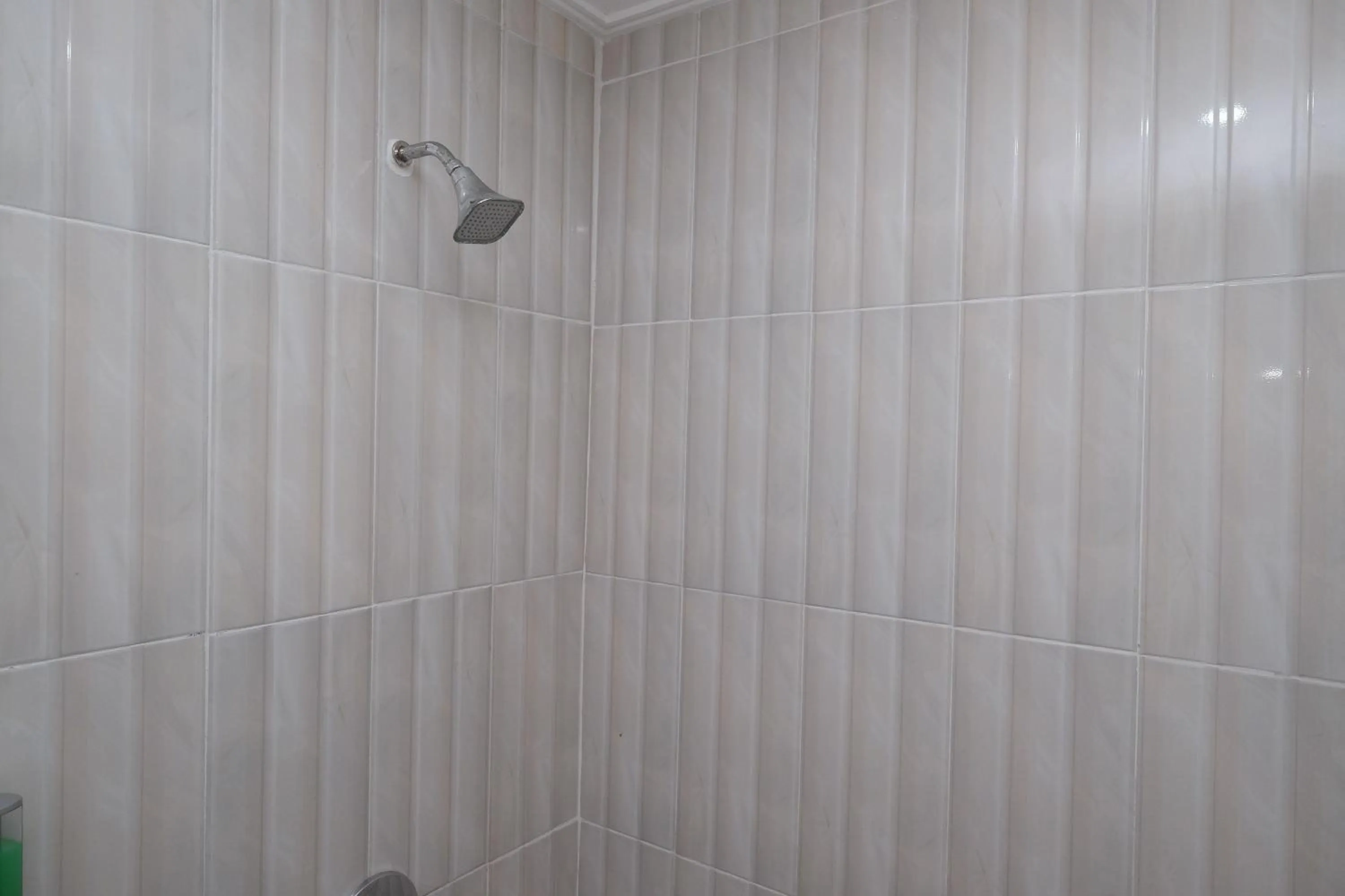 Bathroom in Urbanview Hotel DJ Inn Tegal