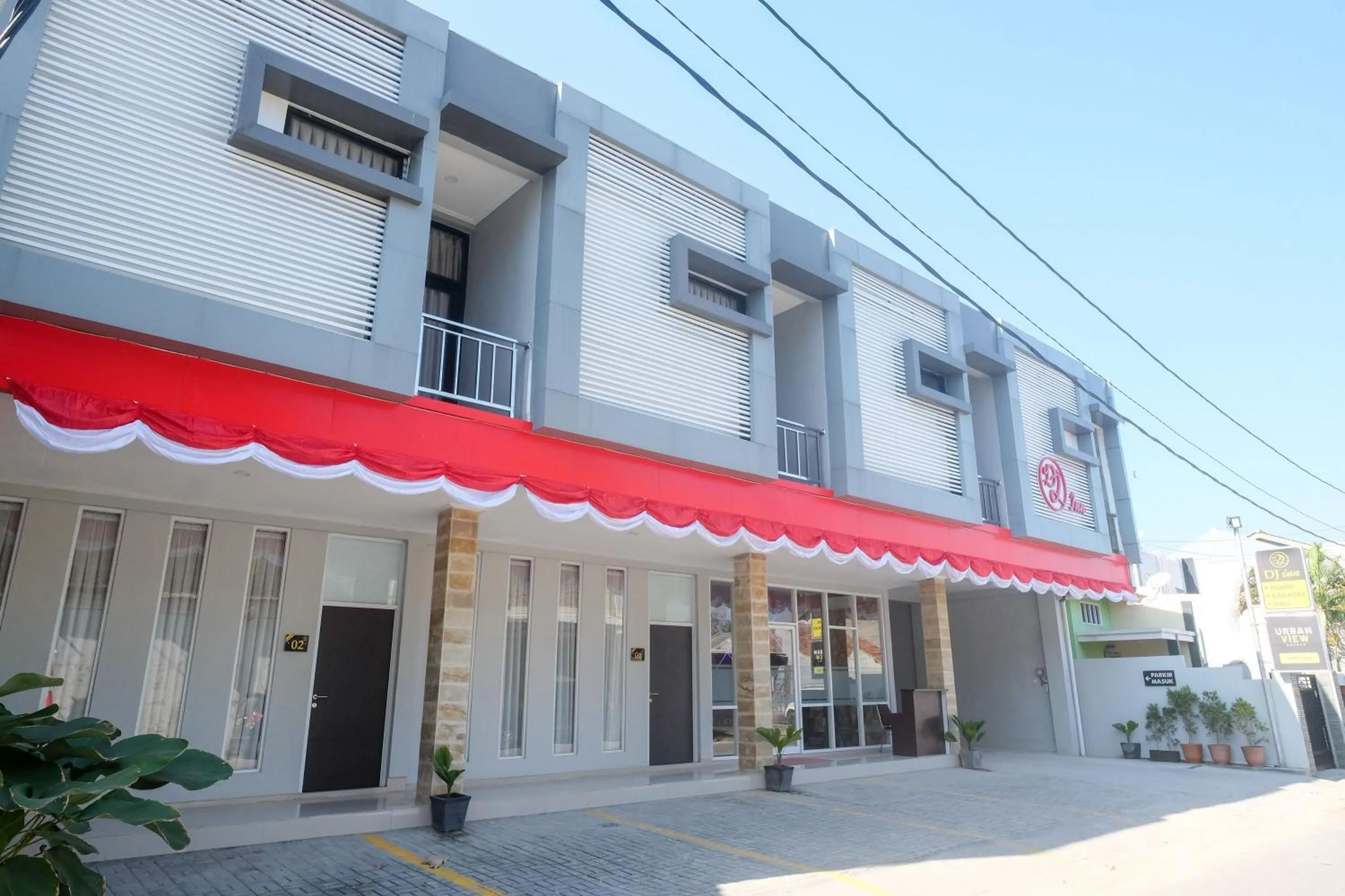 Property building in Urbanview Hotel DJ Inn Tegal