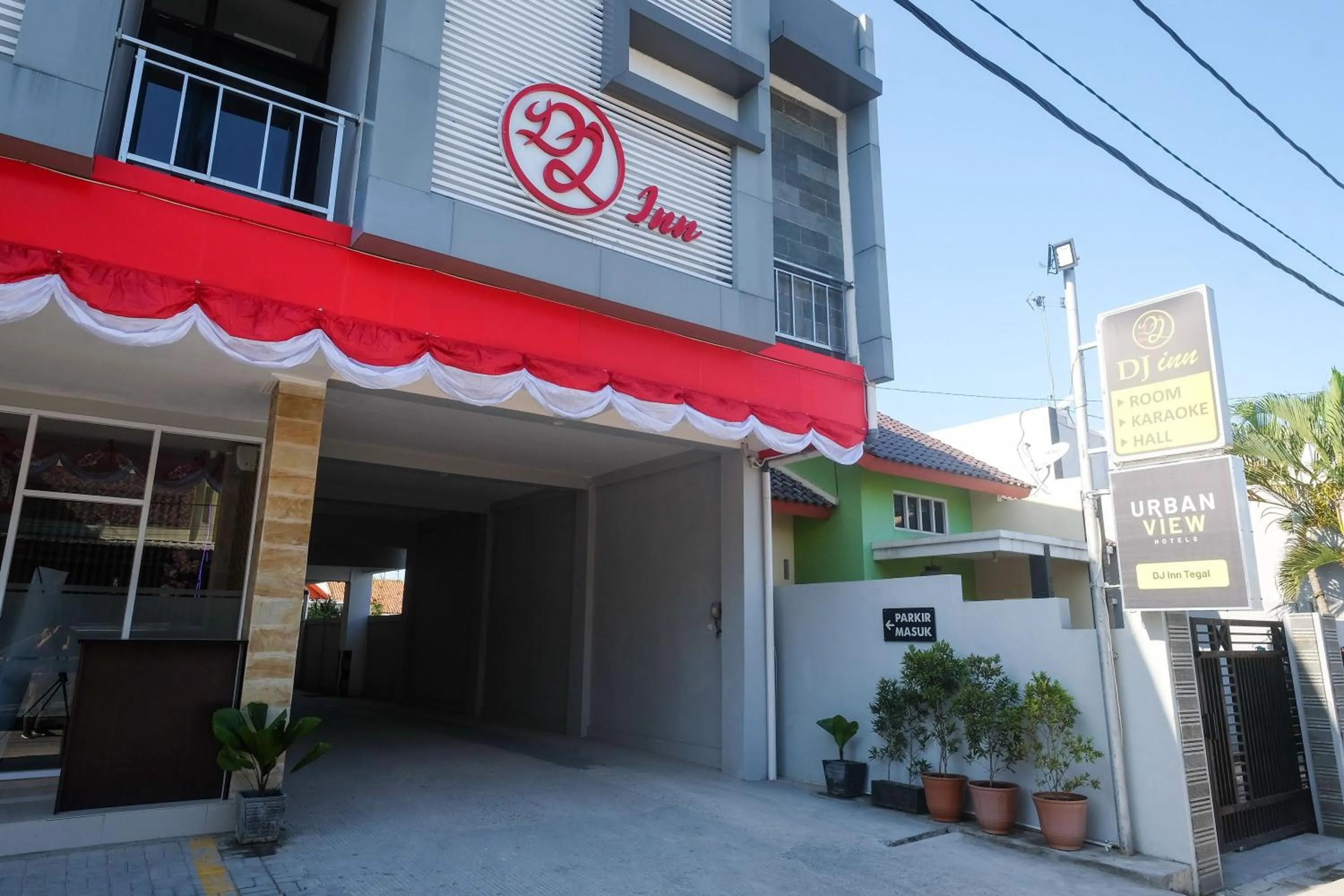 Property building in Urbanview Hotel DJ Inn Tegal