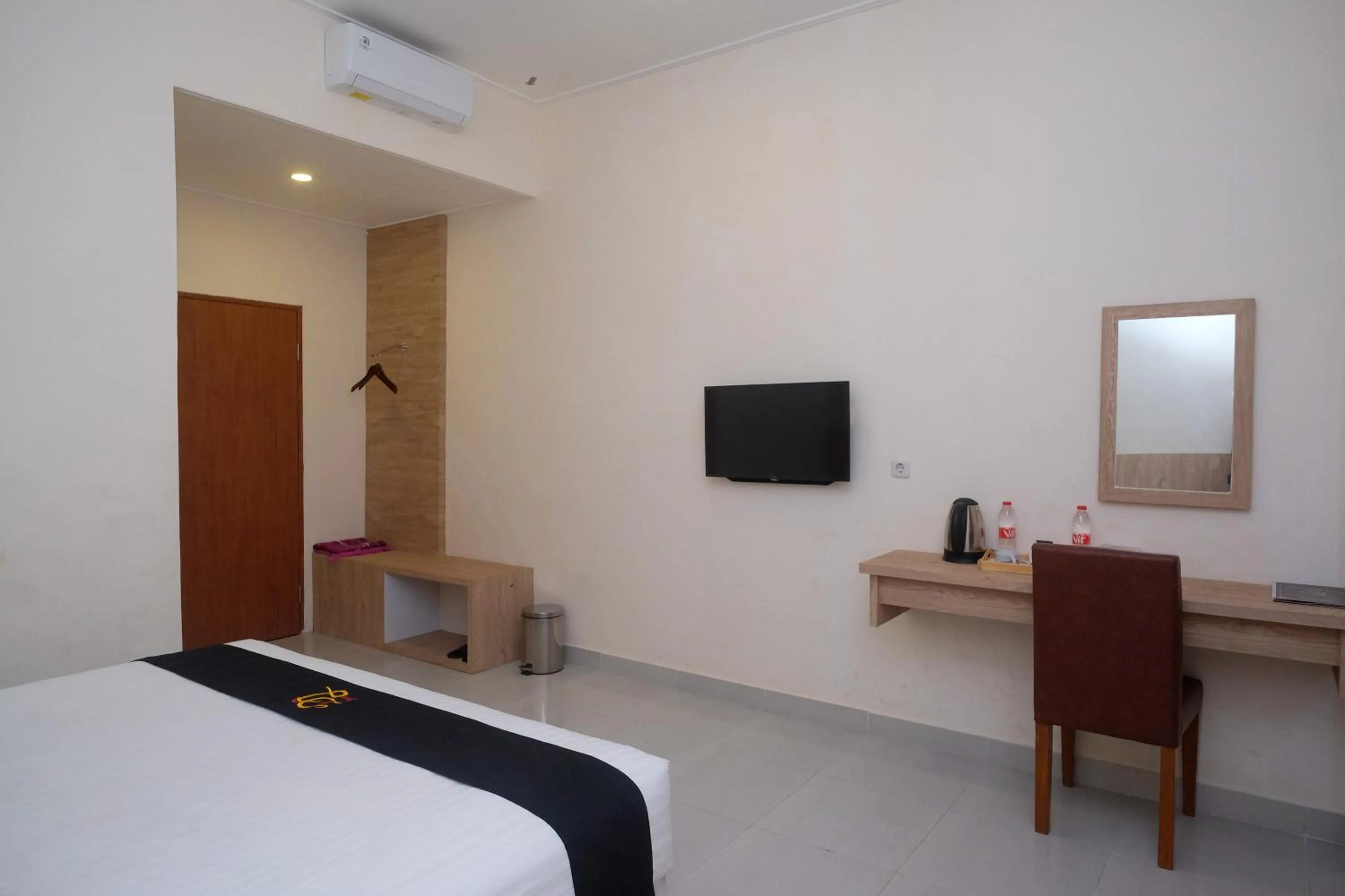 Bed in Urbanview Hotel DJ Inn Tegal