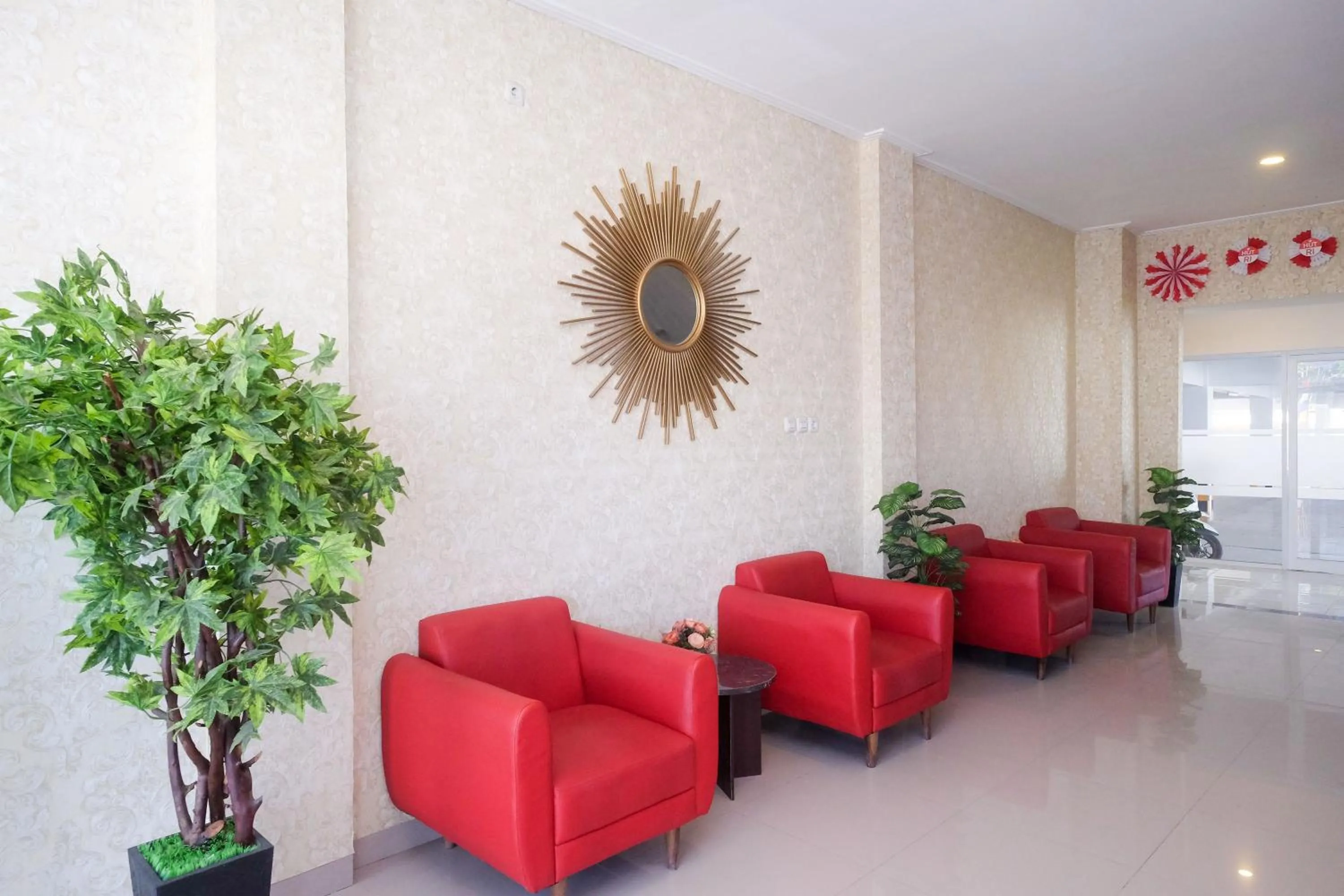 Lobby or reception in Urbanview Hotel DJ Inn Tegal