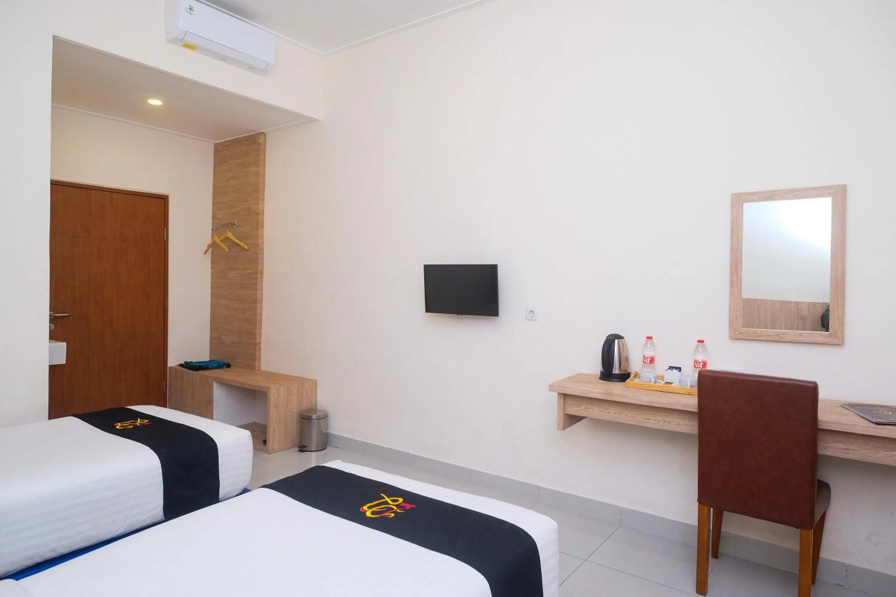 Bed in Urbanview Hotel DJ Inn Tegal