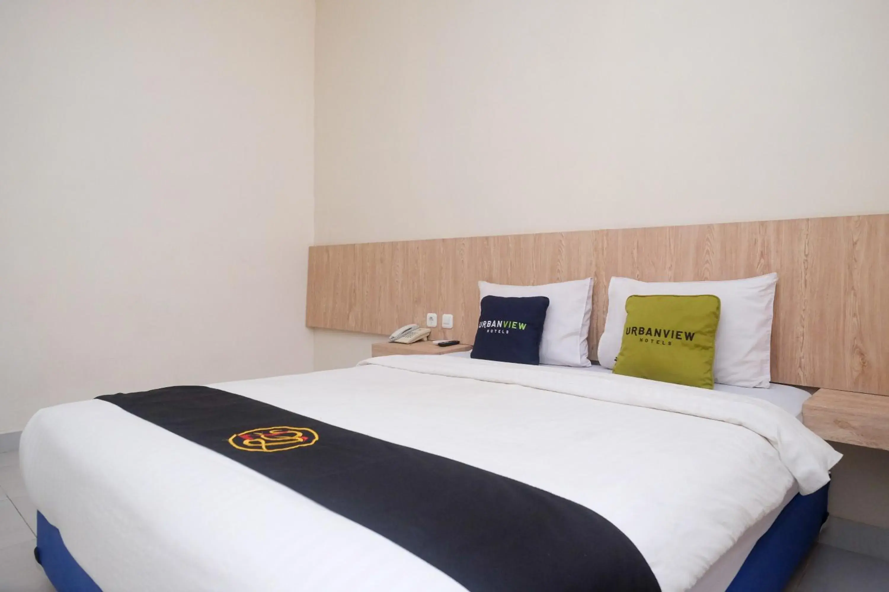 Superior Double Room in Urbanview Hotel DJ Inn Tegal Superior Double Room in Urbanview Hotel DJ Inn Tegal