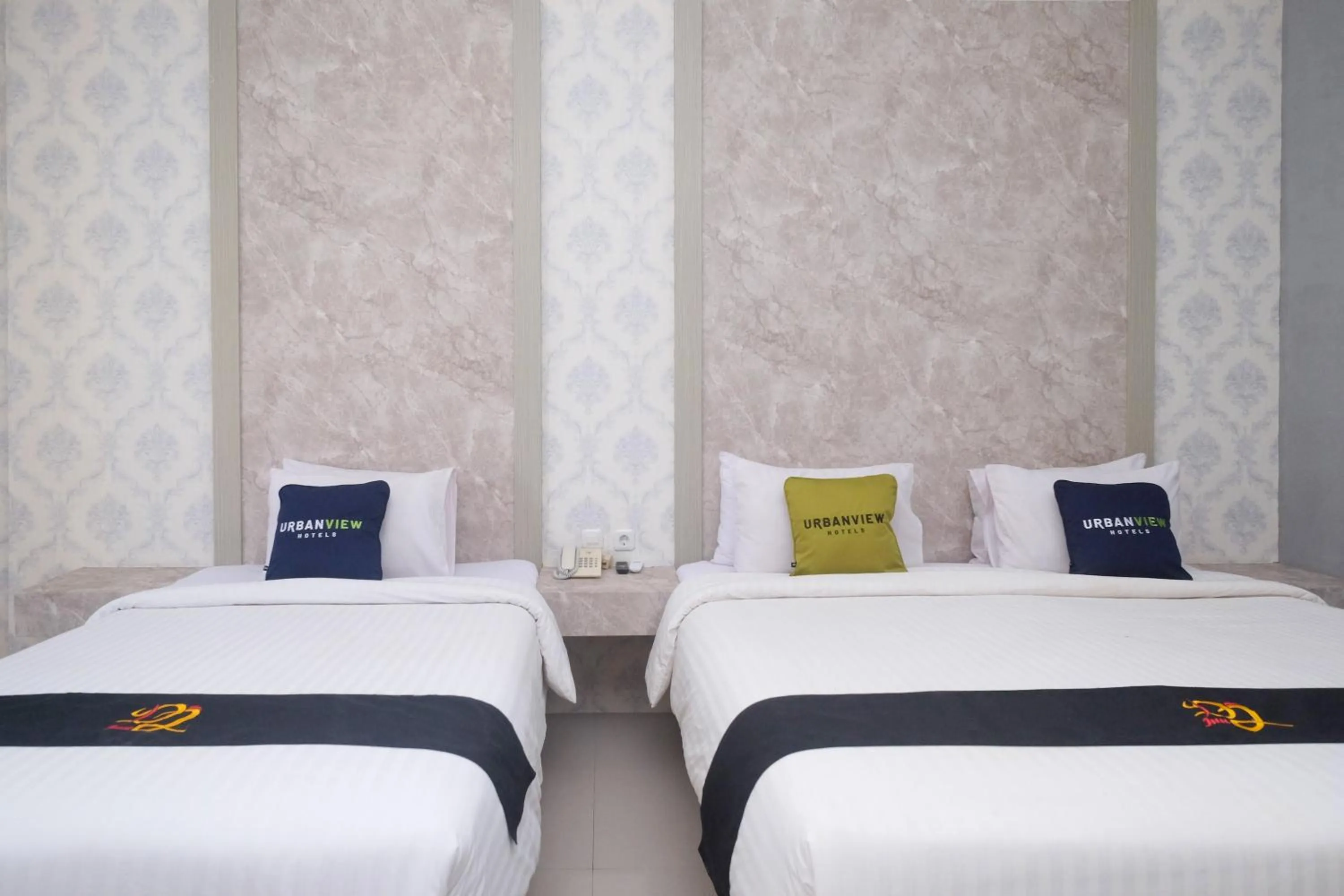 Bed in Urbanview Hotel DJ Inn Tegal