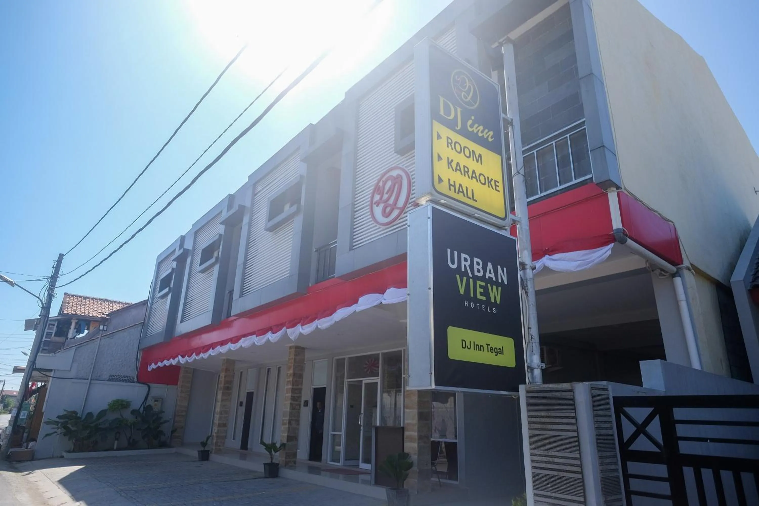 Property building in Urbanview Hotel DJ Inn Tegal
