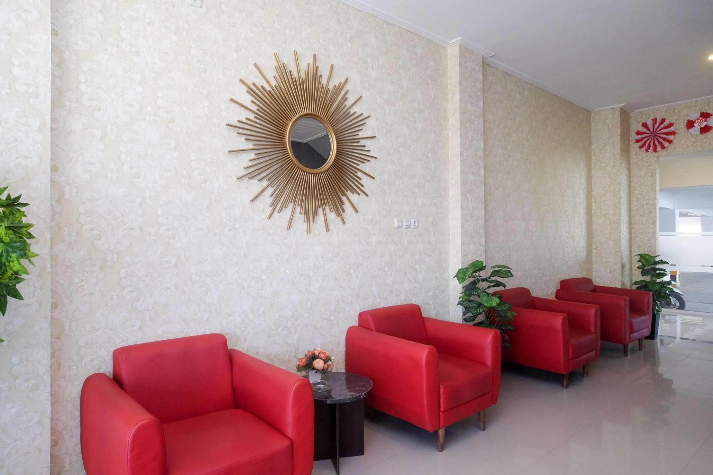 Lobby or reception in Urbanview Hotel DJ Inn Tegal