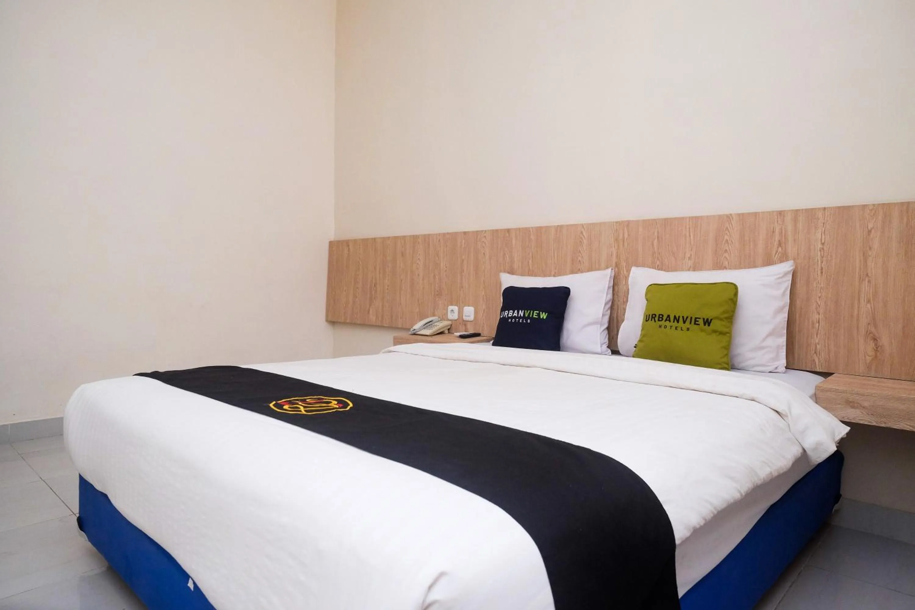 Bed in Urbanview Hotel DJ Inn Tegal