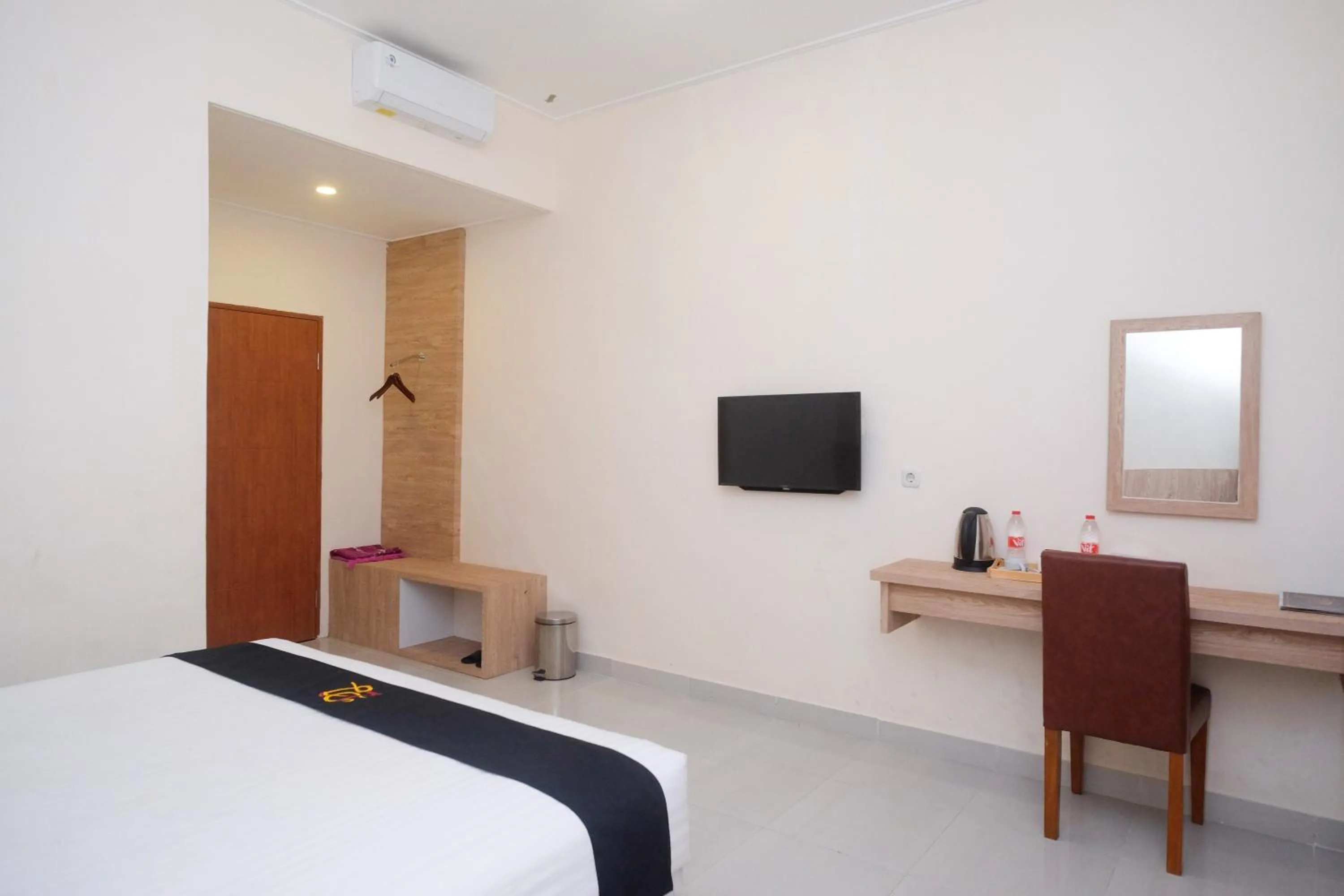 Bed in Urbanview Hotel DJ Inn Tegal