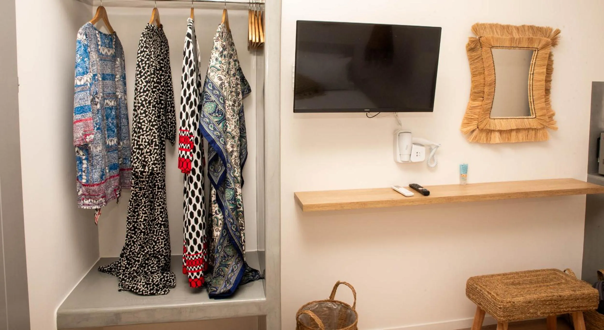 TV and multimedia in Aidani Luxurious Rooms