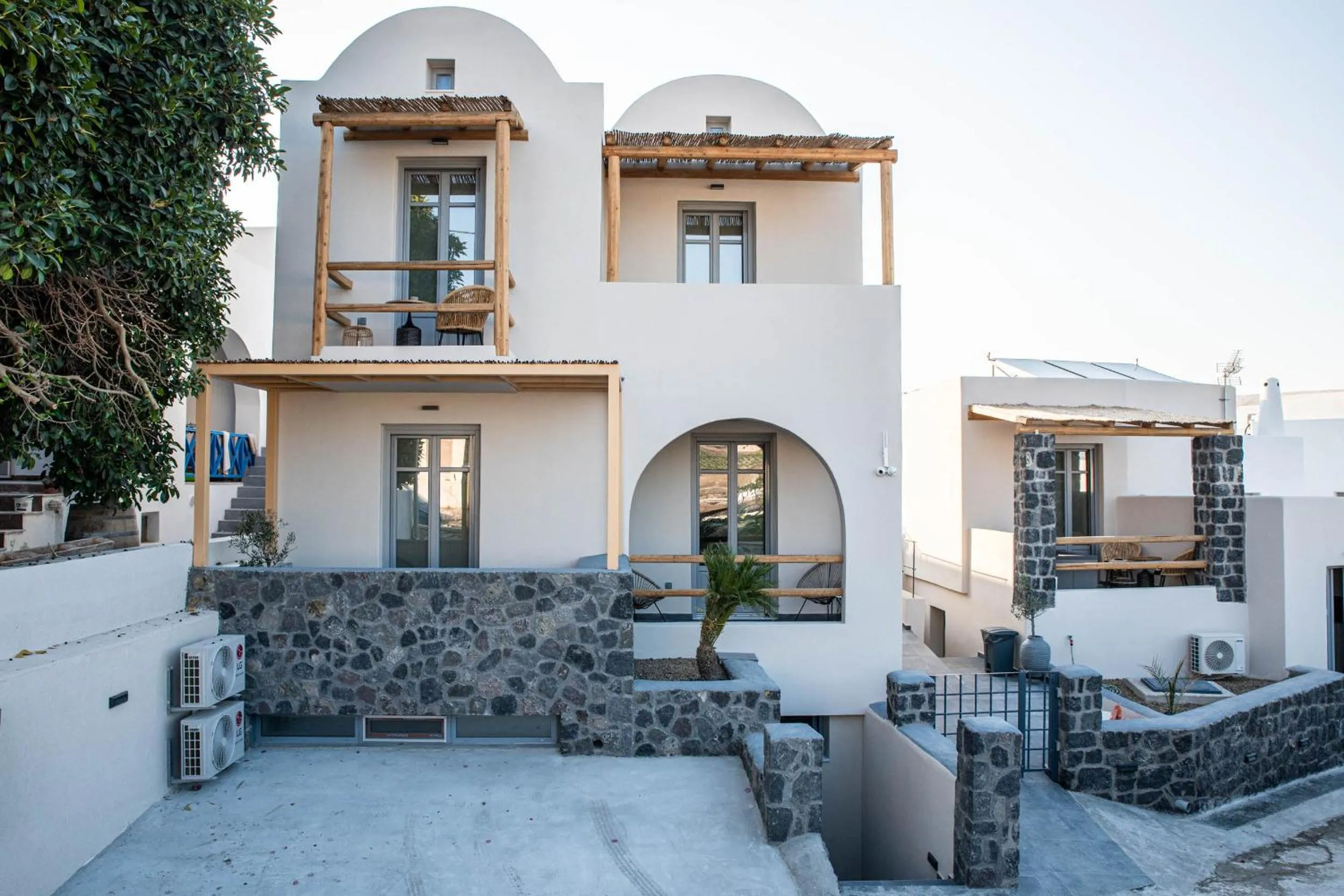 Property building in Aidani Luxurious Rooms