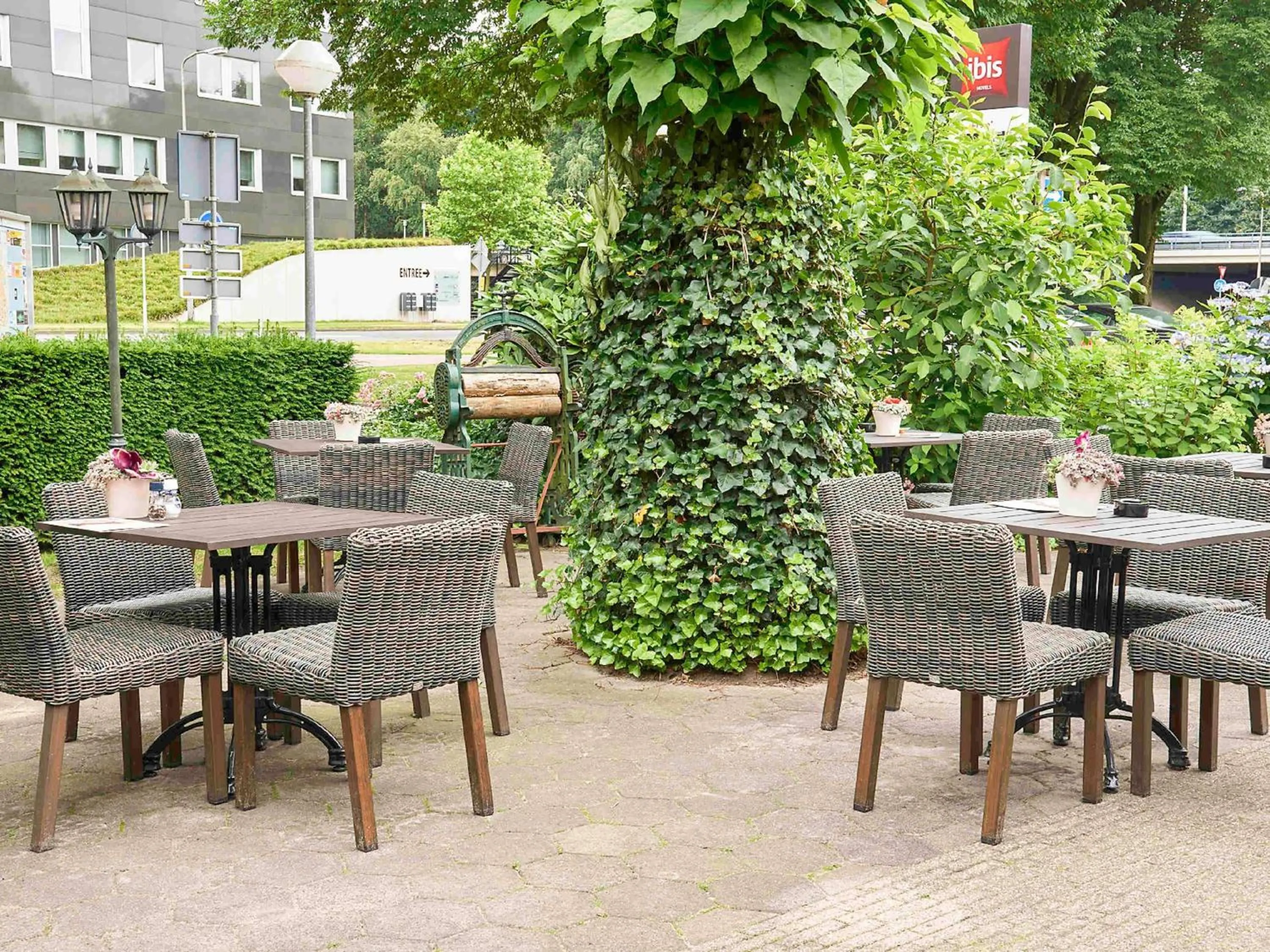 Restaurant/places to eat in ibis Tilburg