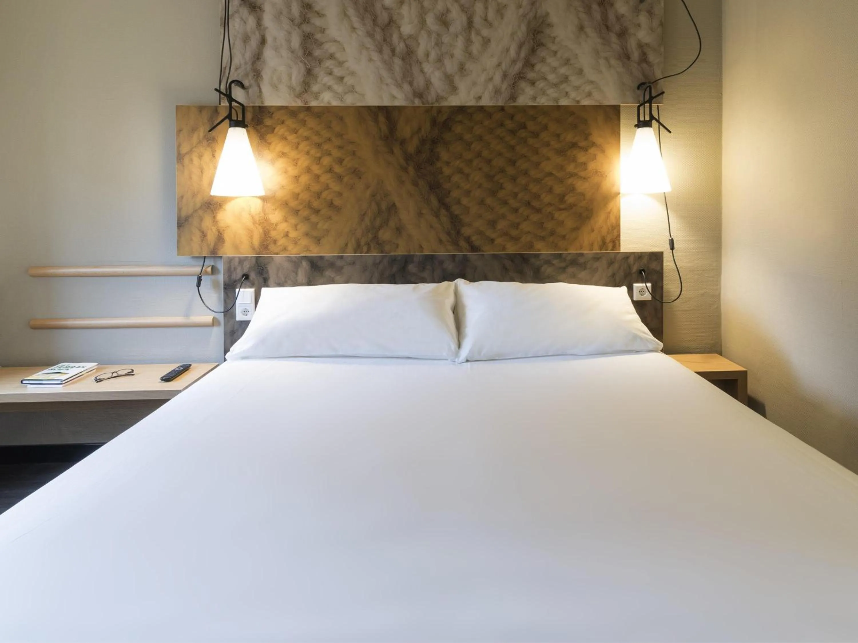 Bedroom, Bed in ibis Tilburg