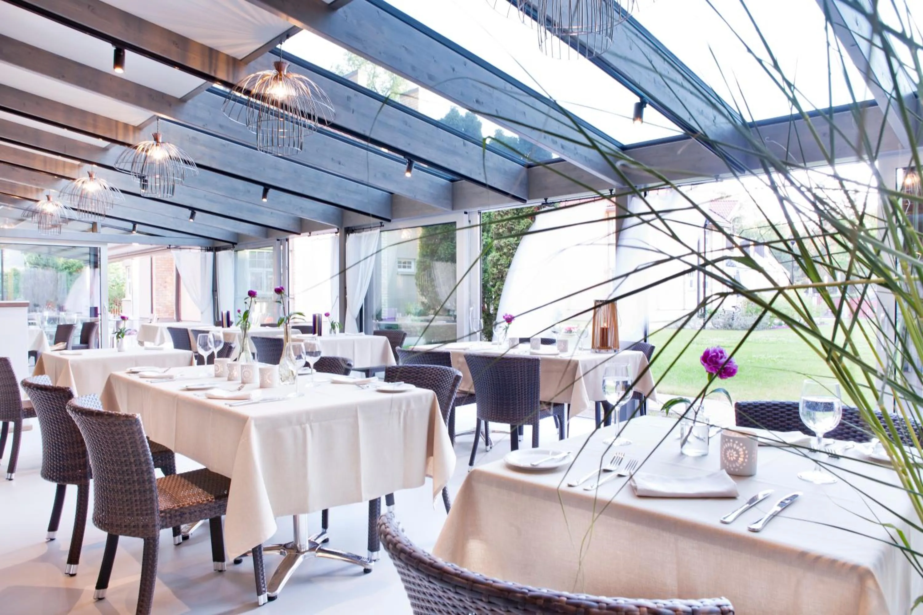 Restaurant/places to eat in Kurshi Hotel & Spa