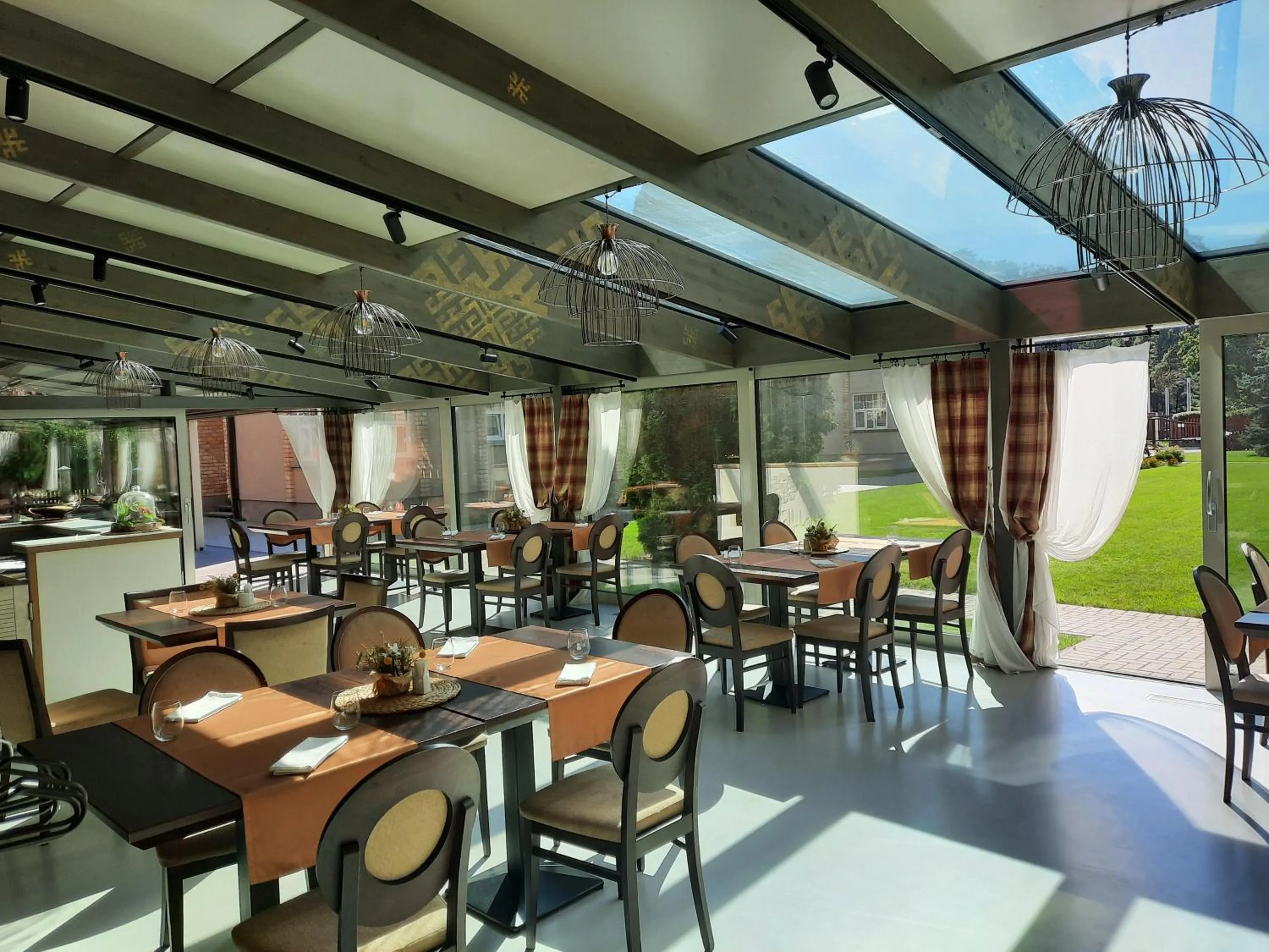 Restaurant/places to eat in Kurshi Hotel & Spa