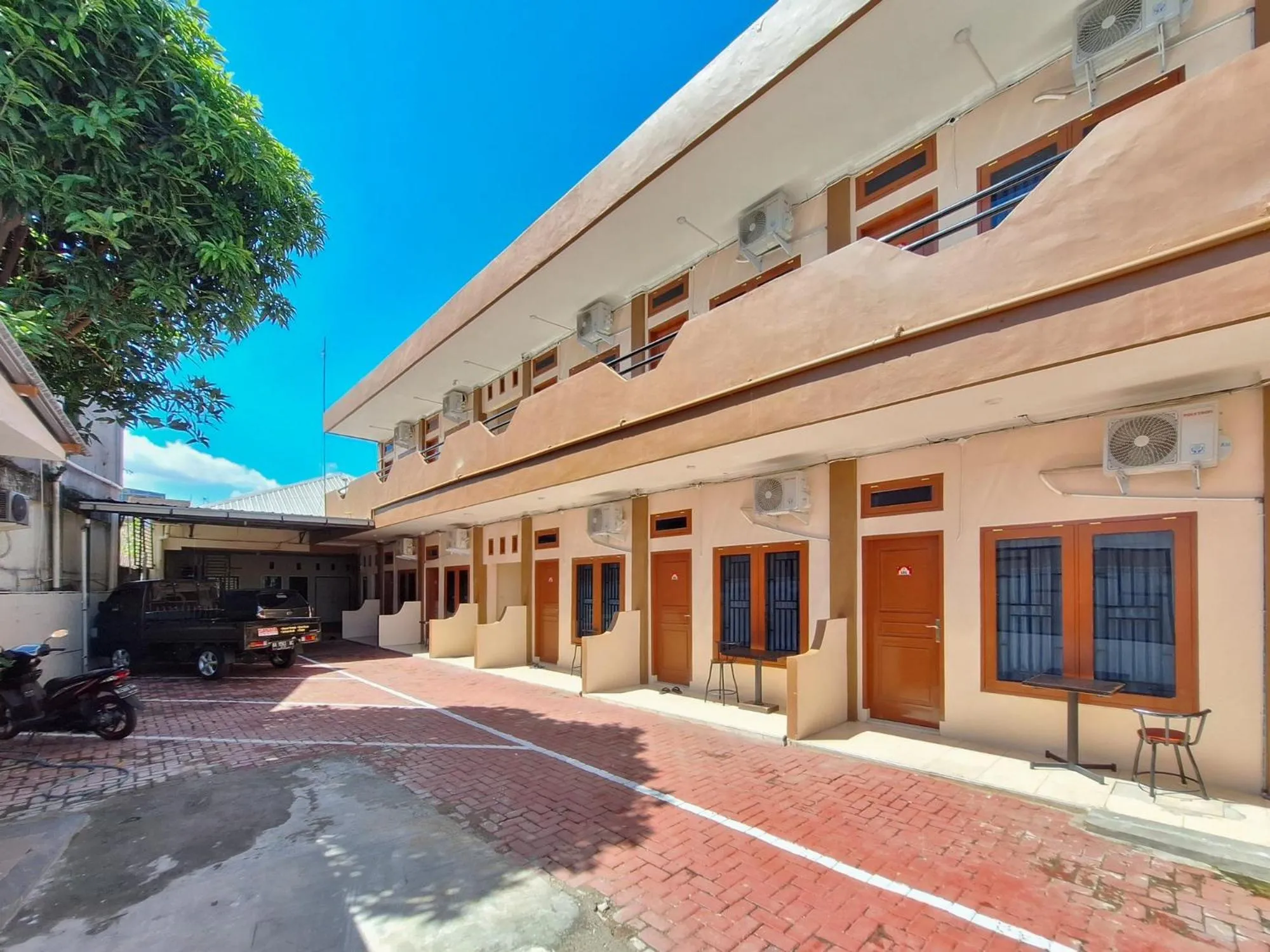 Property building in RedDoorz Syariah near Pasar Raya Padang