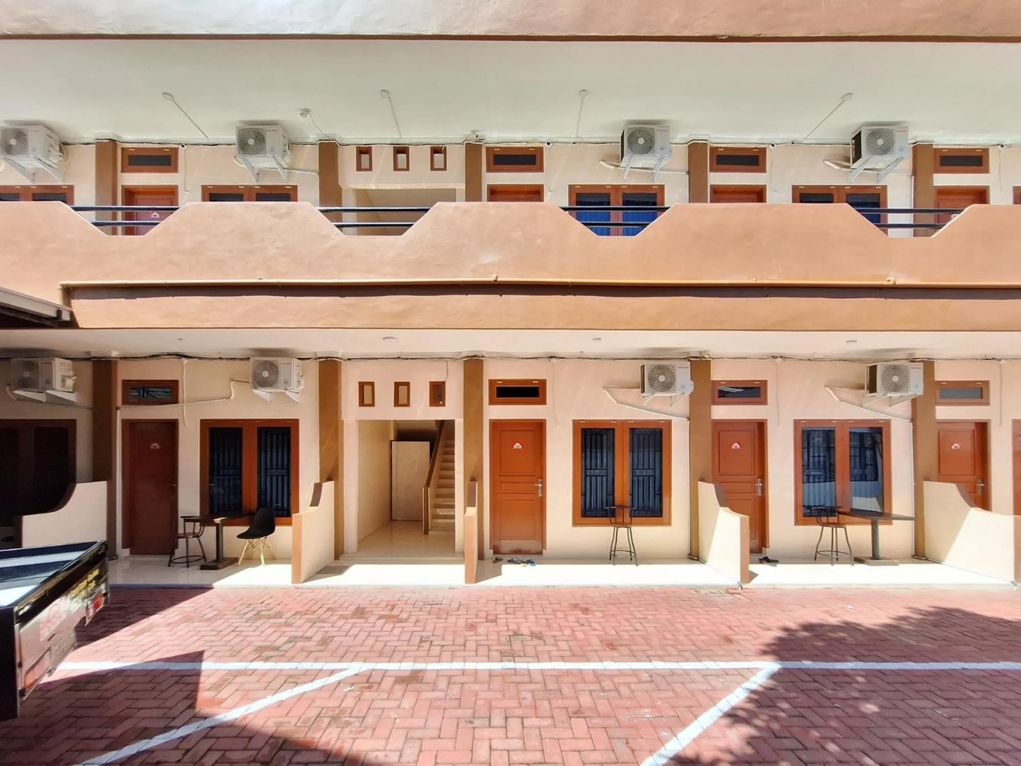 Property building in RedDoorz Syariah near Pasar Raya Padang