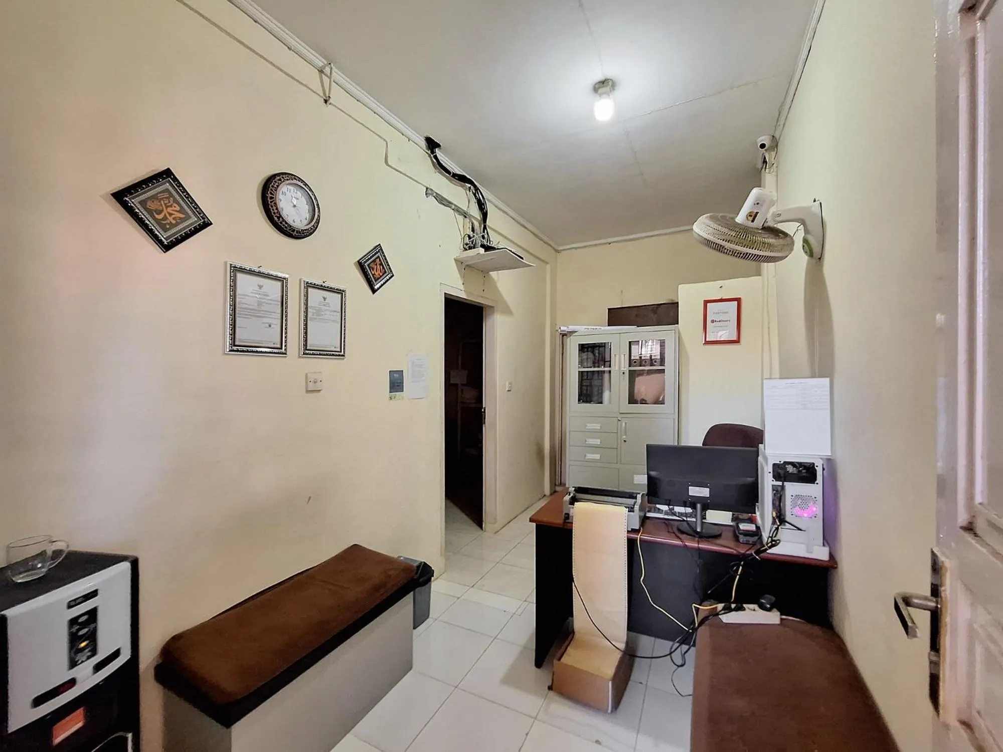 Property building in RedDoorz Syariah near Pasar Raya Padang