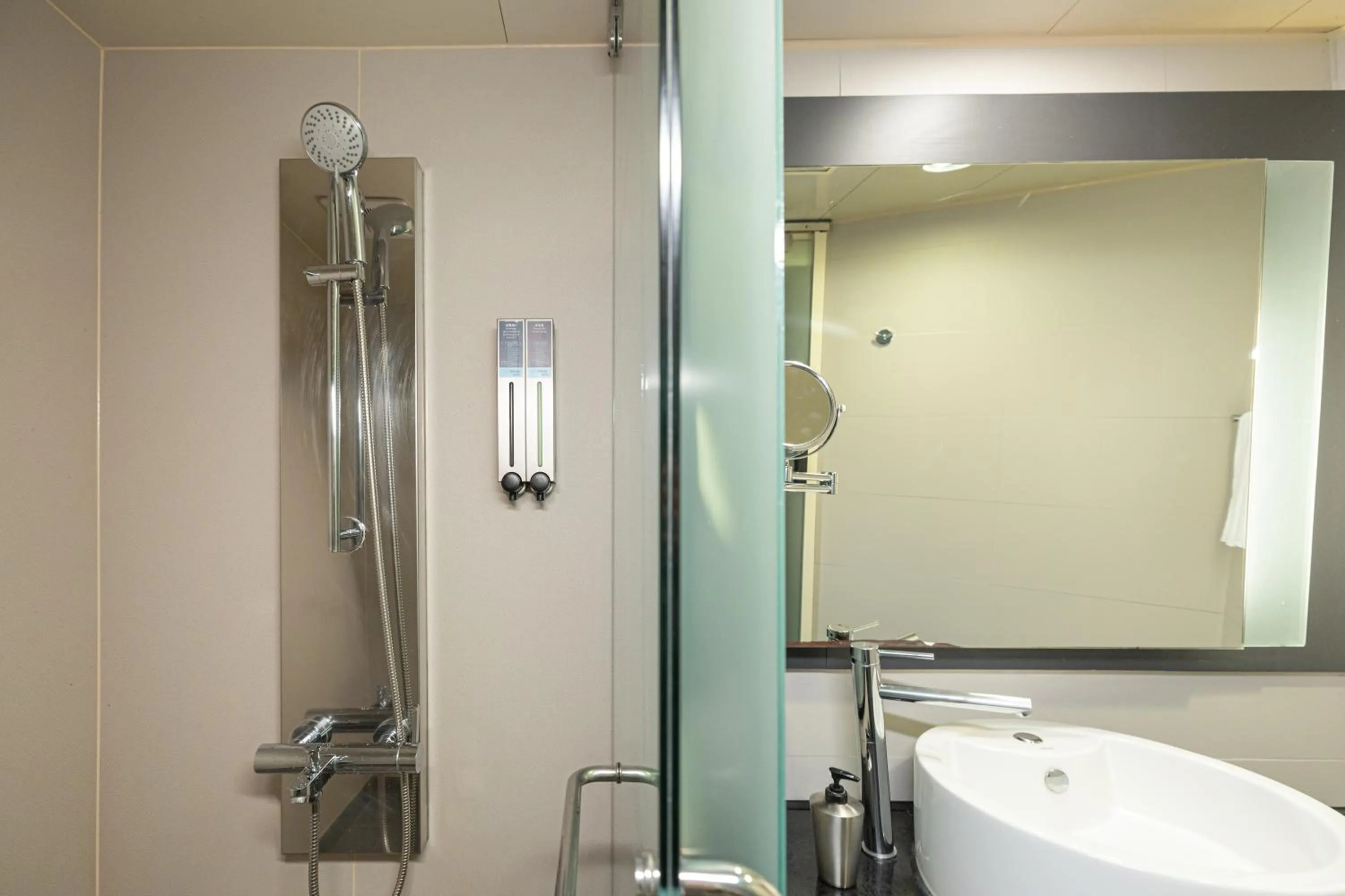 Toilet in Just Sleep - Taipei NTU