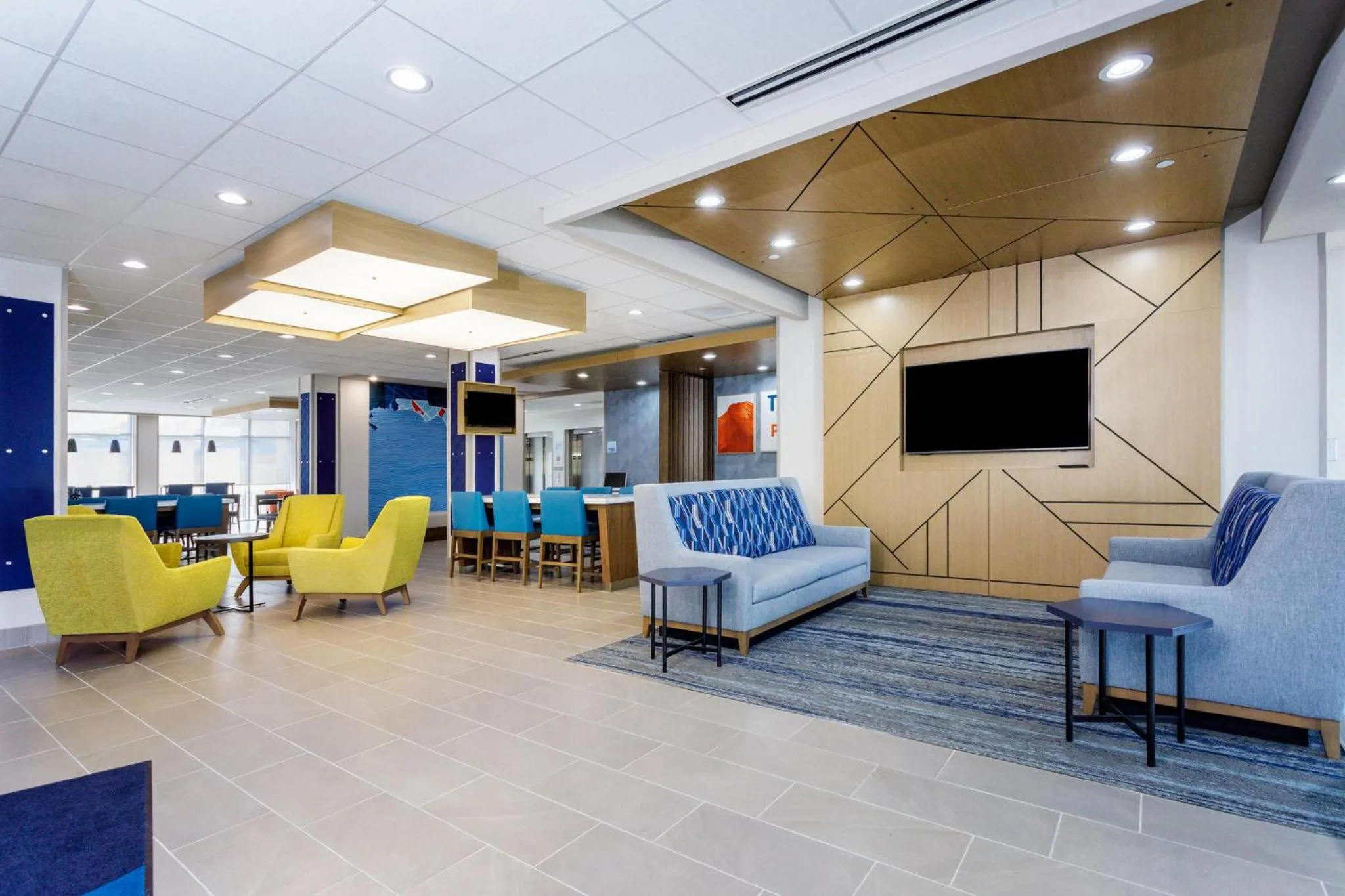 Property building in Holiday Inn Express & Suites Tampa Stadium - Airport Area by IHG