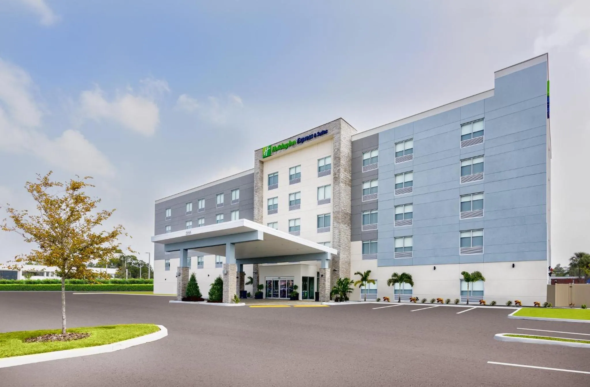 Property building in Holiday Inn Express & Suites Tampa Stadium - Airport Area by IHG