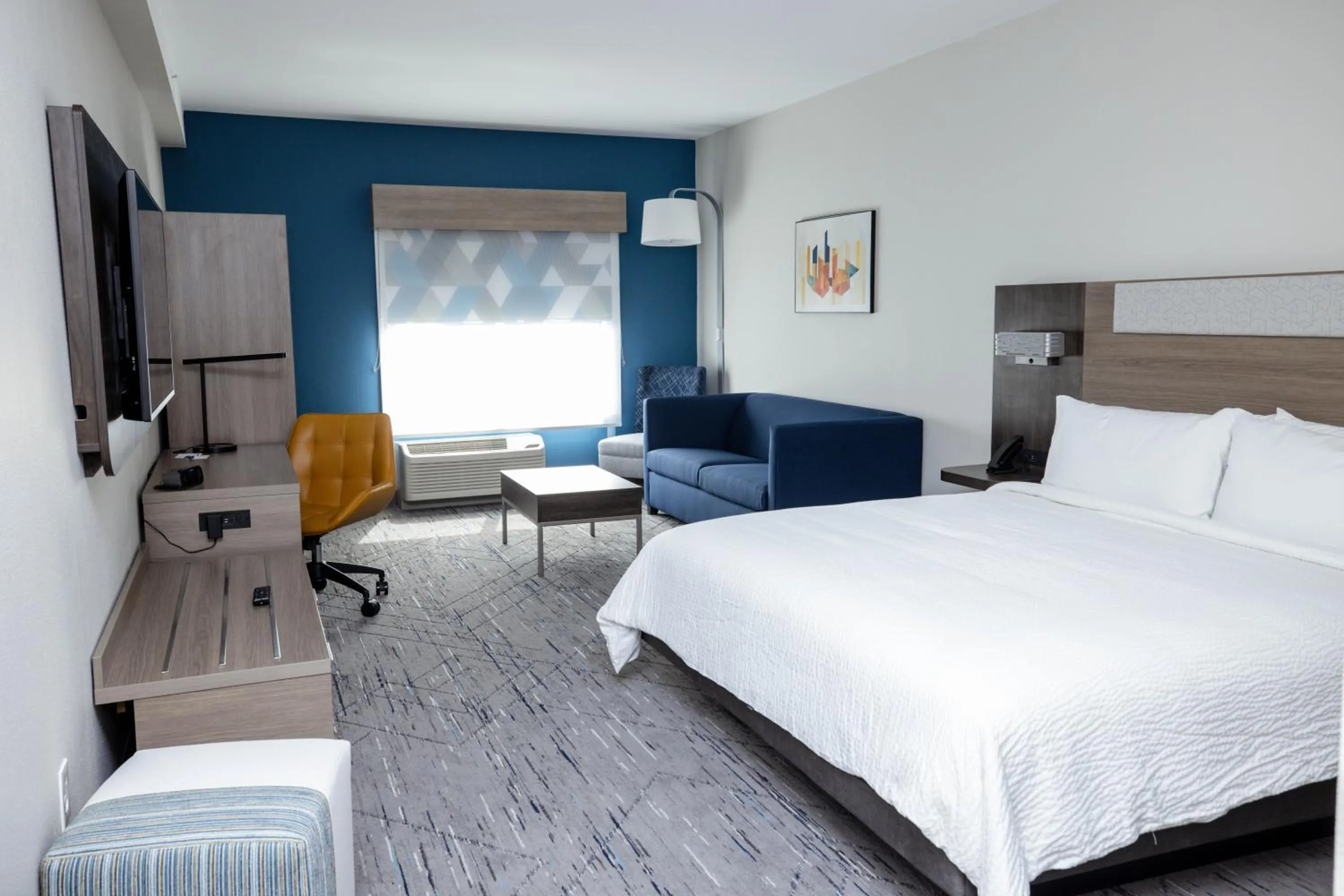Bed in Holiday Inn Express & Suites Tampa Stadium - Airport Area by IHG