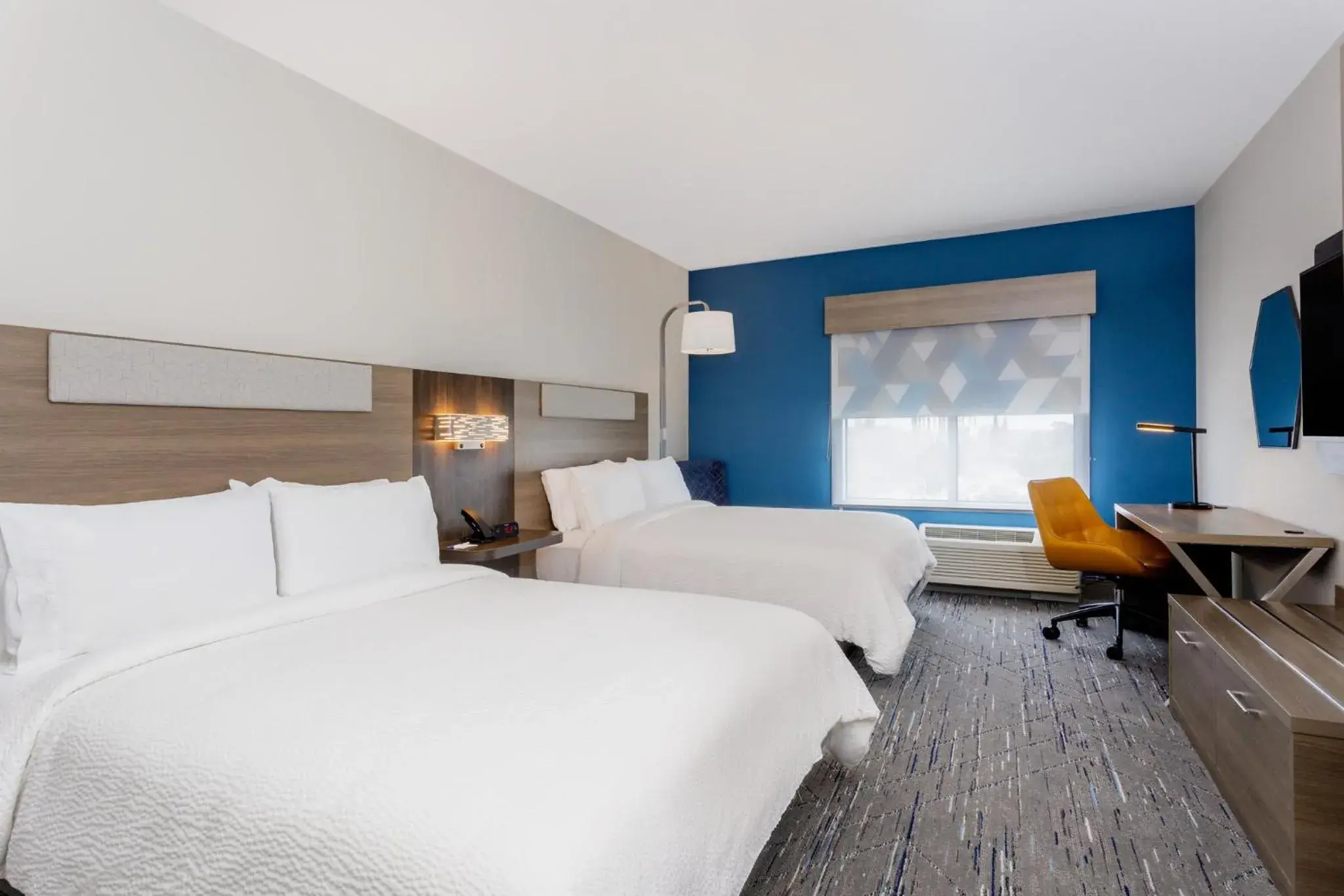 Standard Queen Room with Two Queen Beds and Mobility Accessible Tub in Holiday Inn Express & Suites Tampa Stadium - Airport Area by IHG Standard Queen Room with Two Queen Beds and Mobility Accessible Tub in Holiday Inn Express & Suites Tampa Stadium - Airport Area by IHG