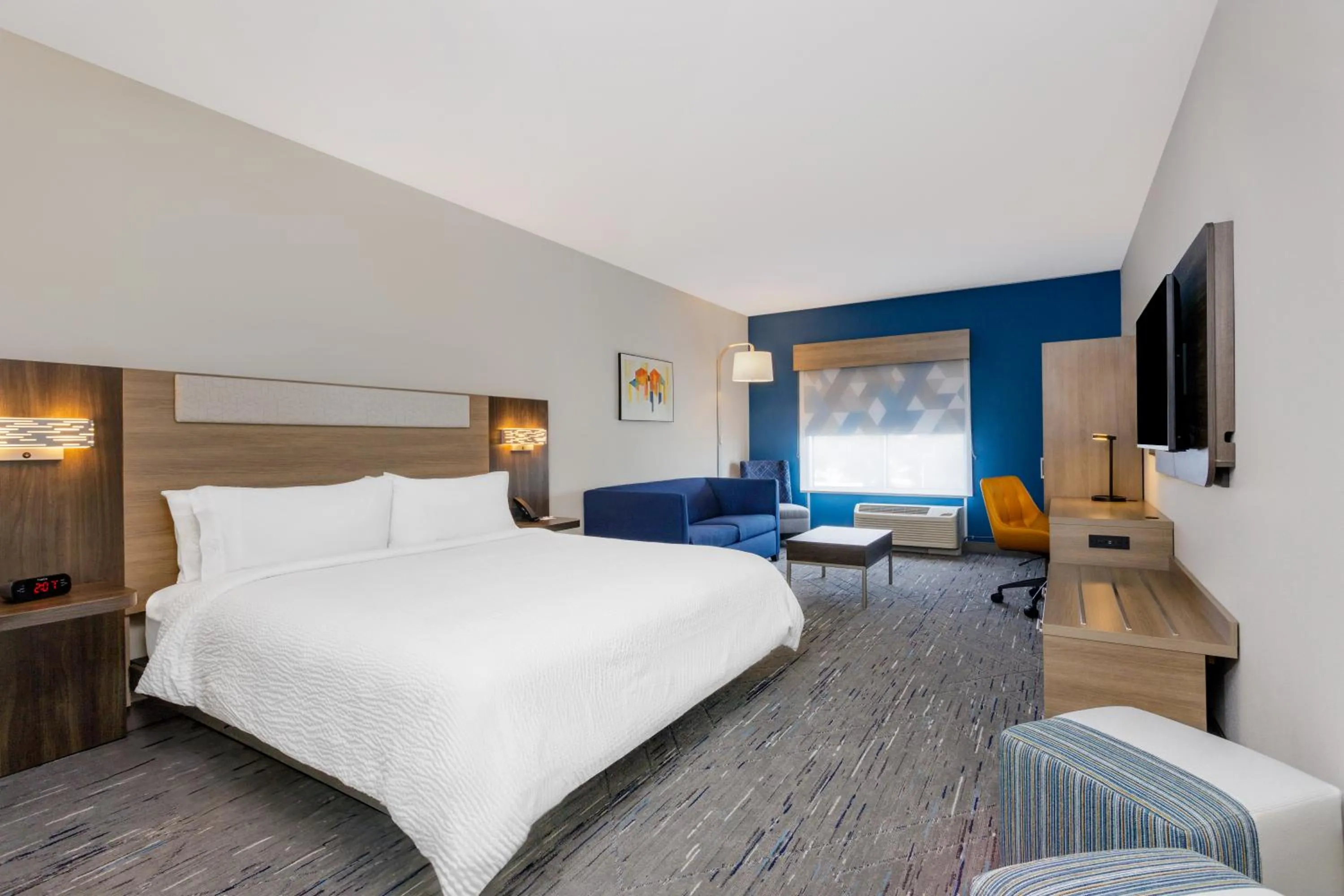 Bed in Holiday Inn Express & Suites Tampa Stadium - Airport Area by IHG