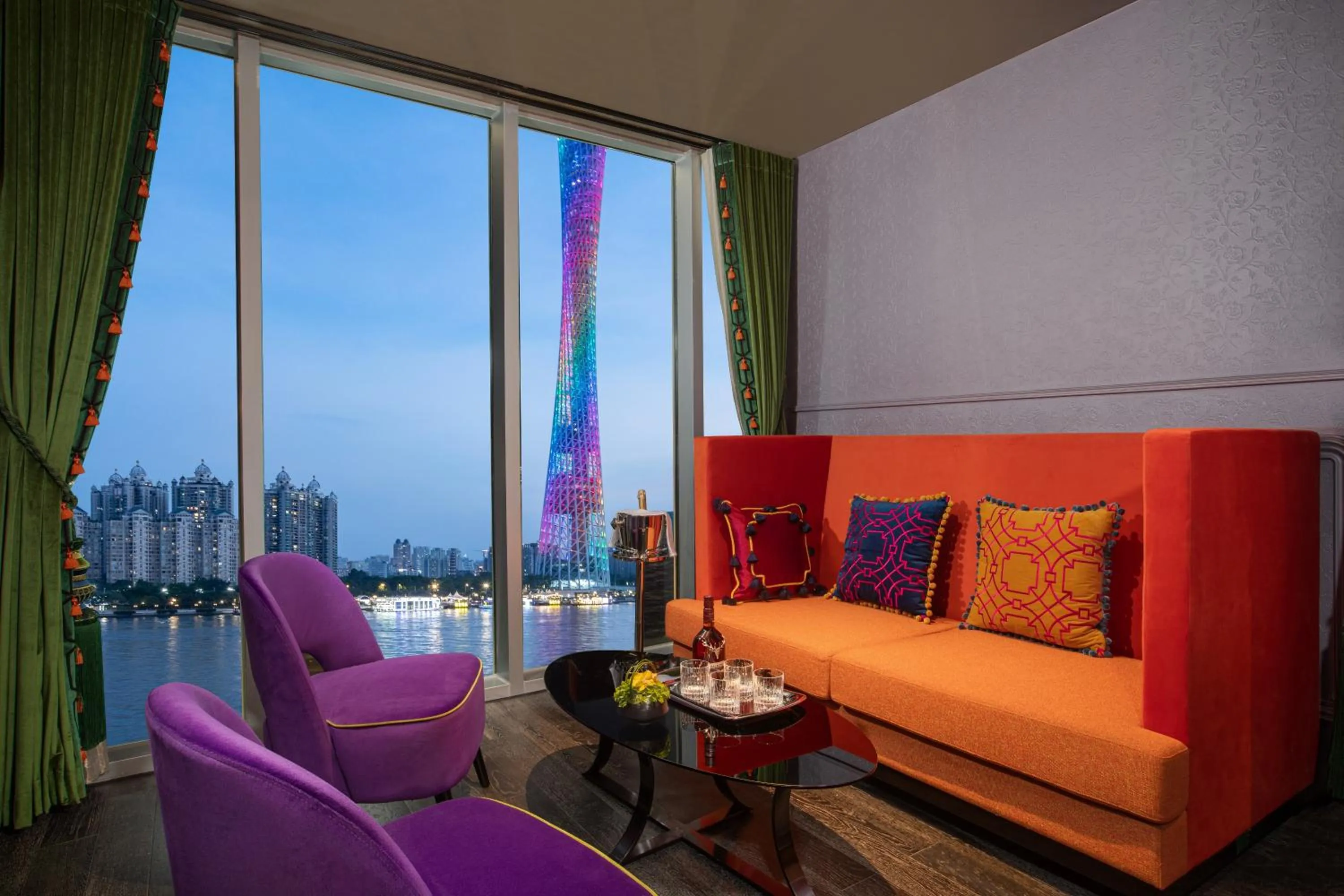 Lounge or bar in Hotel Indigo Guangzhou Haixinsha by IHG