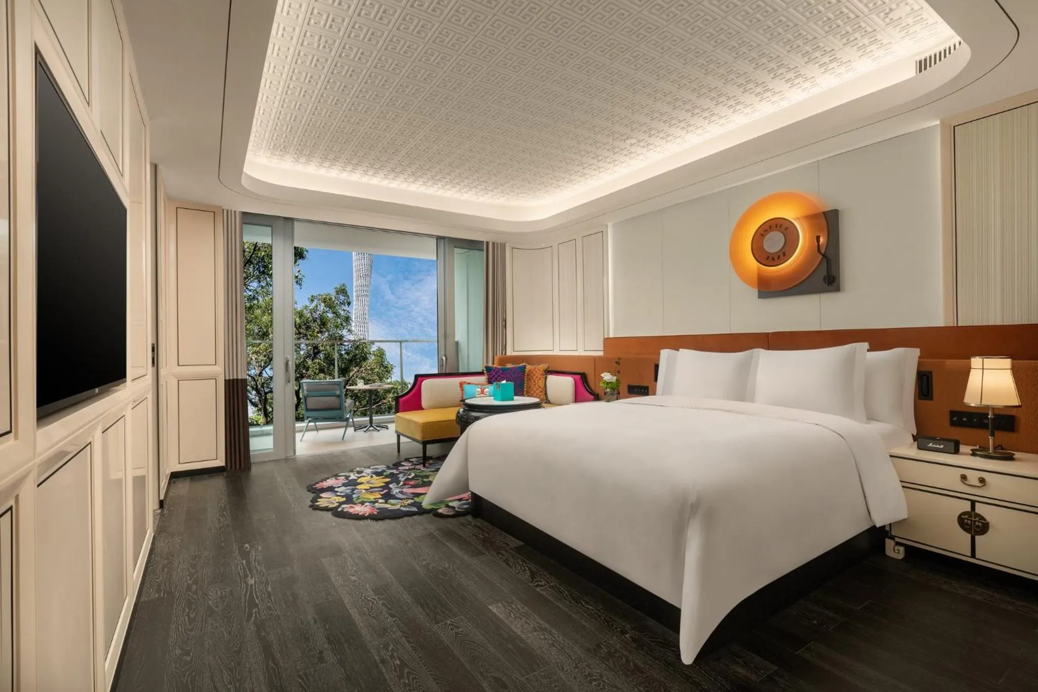 Photo of the whole room, Bed in Hotel Indigo Guangzhou Haixinsha by IHG