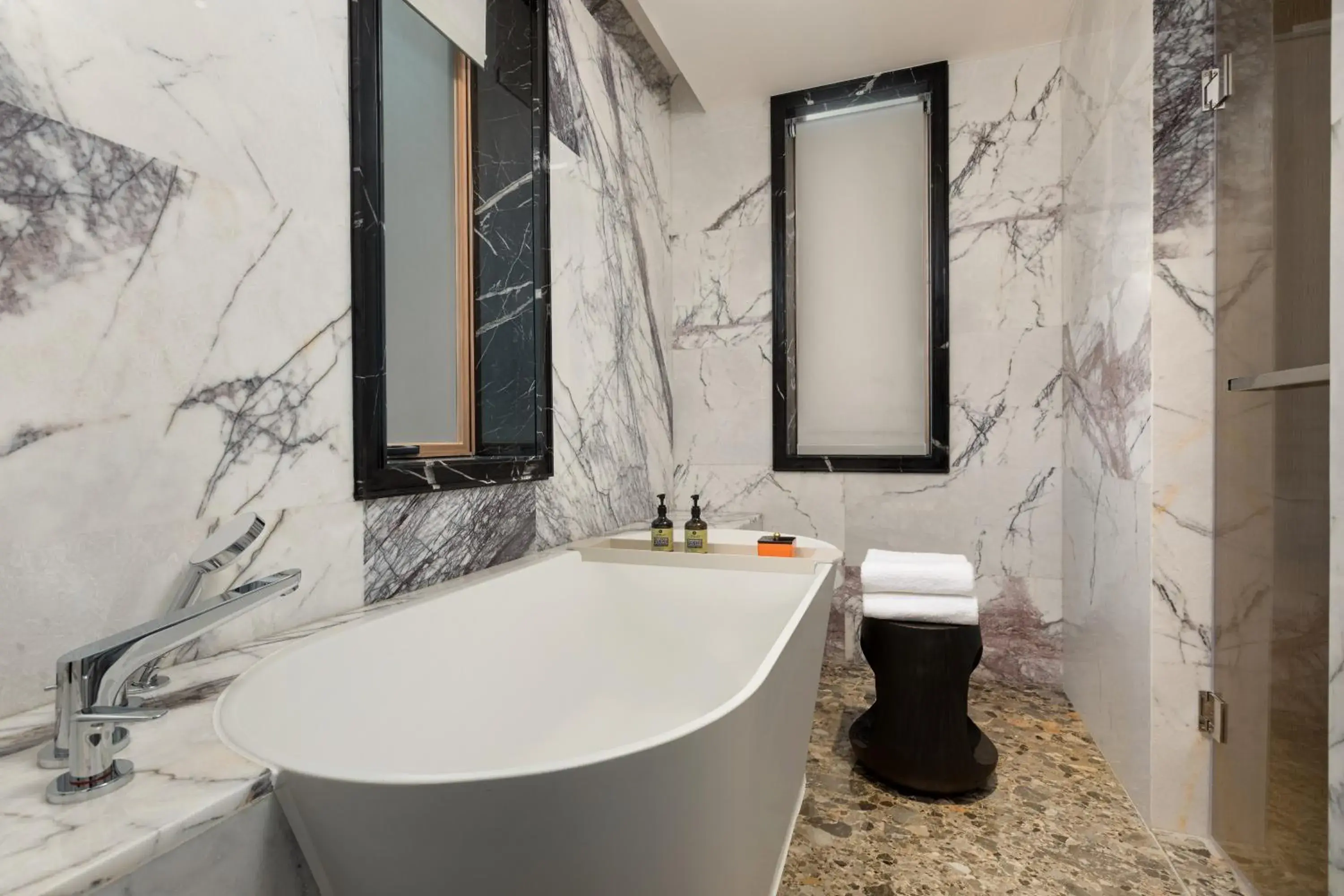 Two-Bedroom King Suite with River View in Hotel Indigo Guangzhou Haixinsha by IHG - Free Shuttle Bus to Canton Fair Complex during Canton Fair period Two-Bedroom King Suite with River View in Hotel Indigo Guangzhou Haixinsha by IHG - Free Shuttle Bus to Canton Fair Complex during Canton Fair period