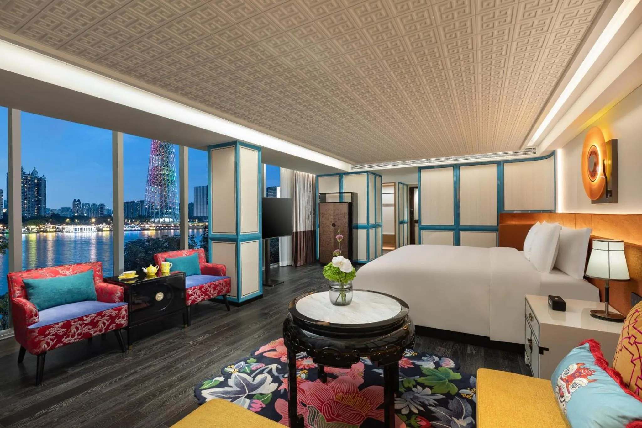 Photo of the whole room, Bed in Hotel Indigo Guangzhou Haixinsha by IHG