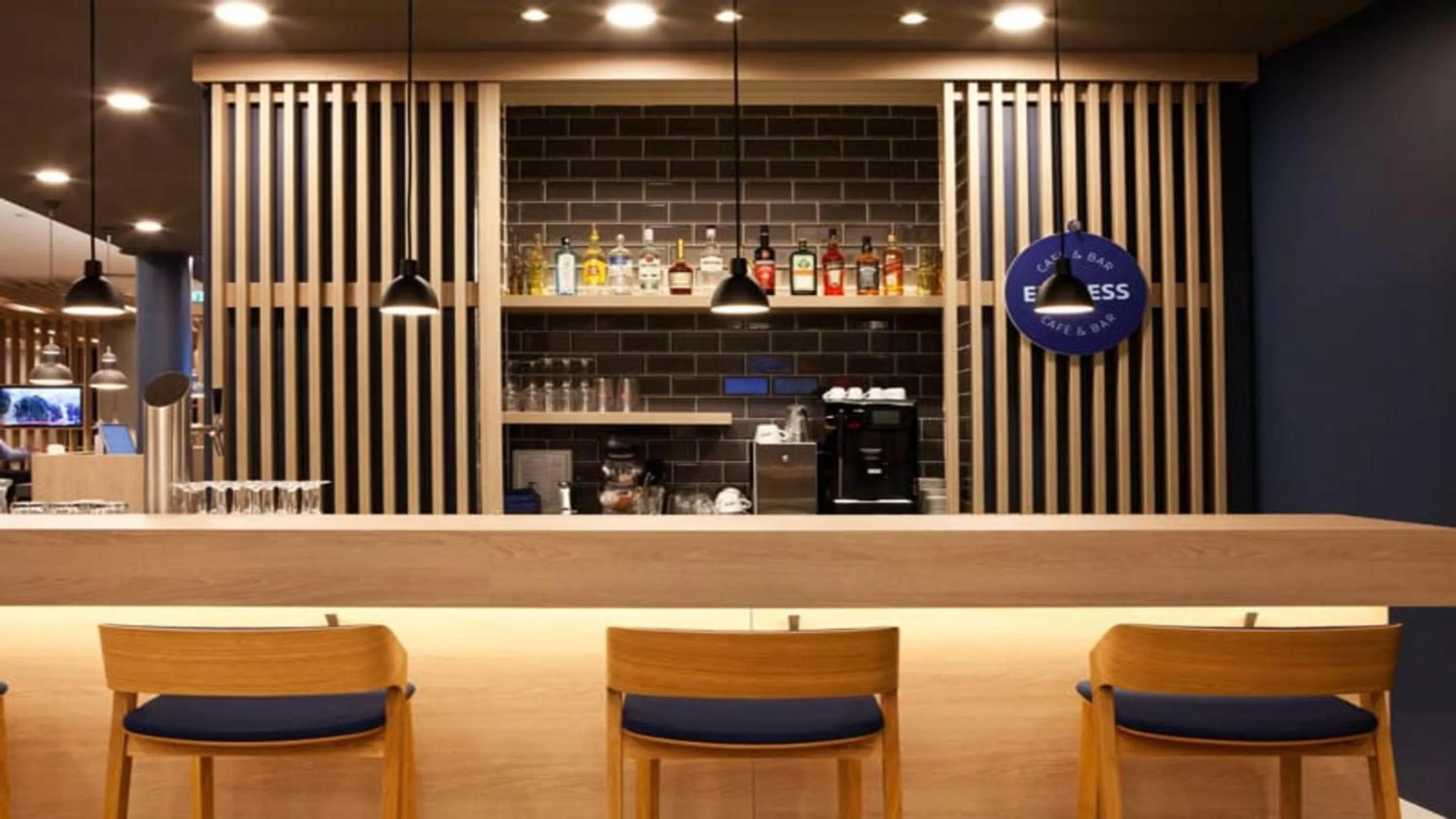 Lounge or bar in Holiday Inn Express Bochum by IHG