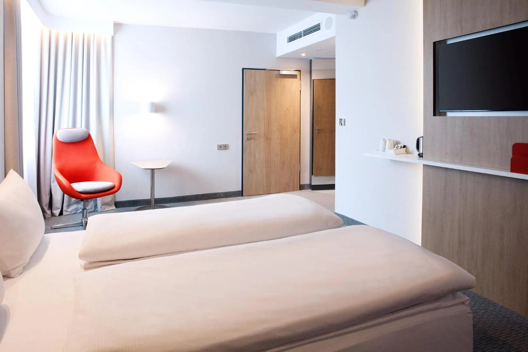 Photo of the whole room, Bed in Holiday Inn Express Bochum by IHG