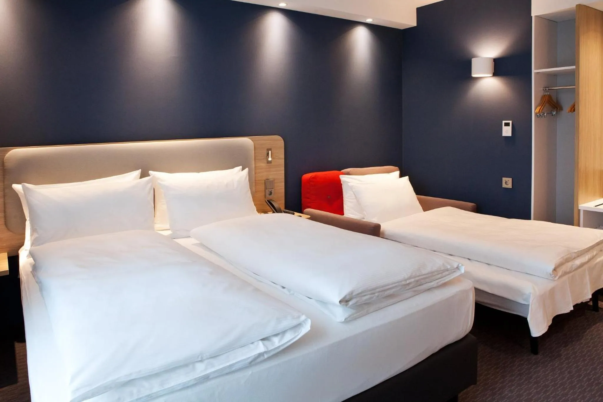 Photo of the whole room, Bed in Holiday Inn Express Bochum by IHG