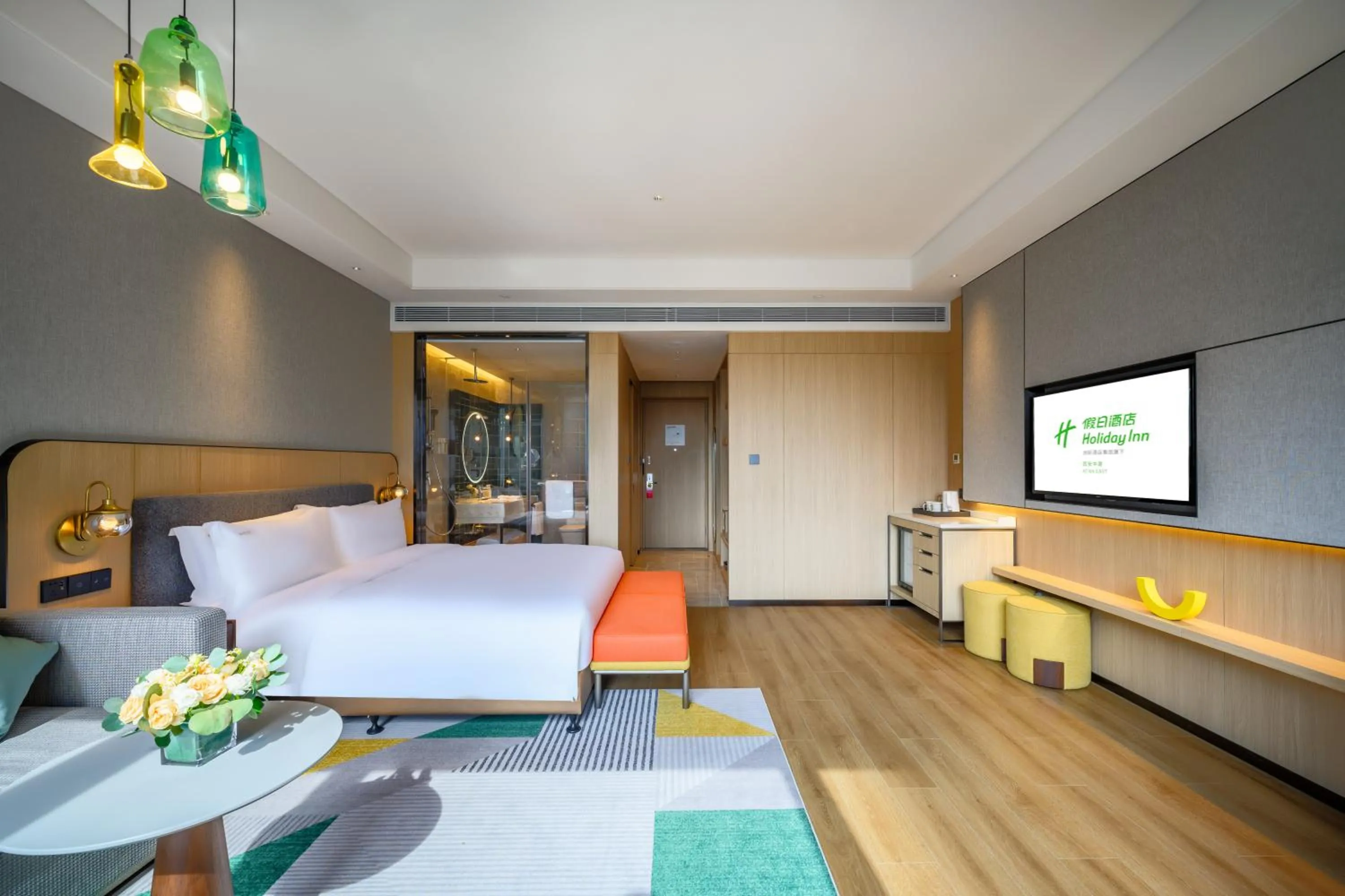 Communal lounge/ TV room, Bed in Holiday Inn Xi'an East by IHG
