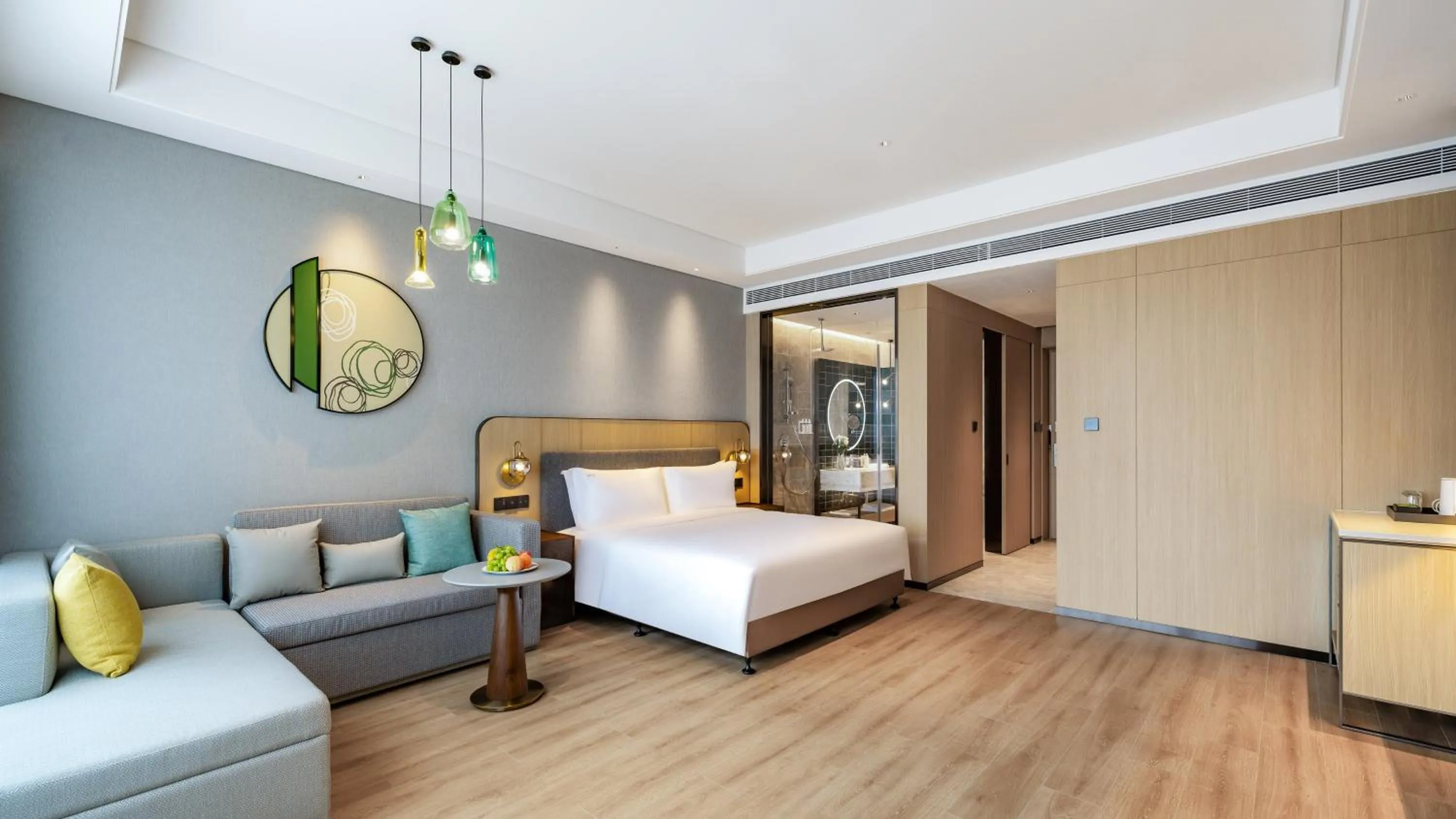 Photo of the whole room, Bed in Holiday Inn Xi'an East by IHG