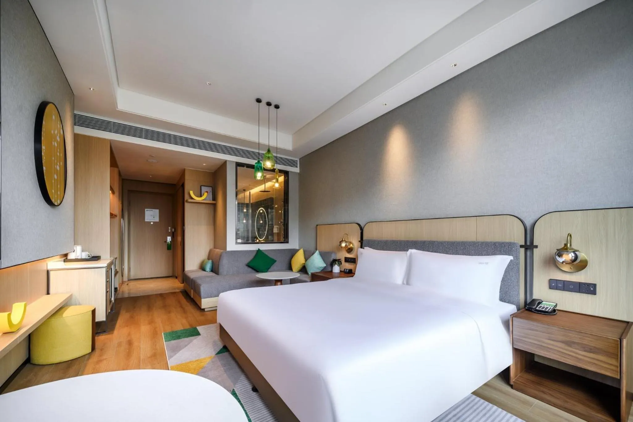 Property building, Bed in Holiday Inn Xi'an East by IHG