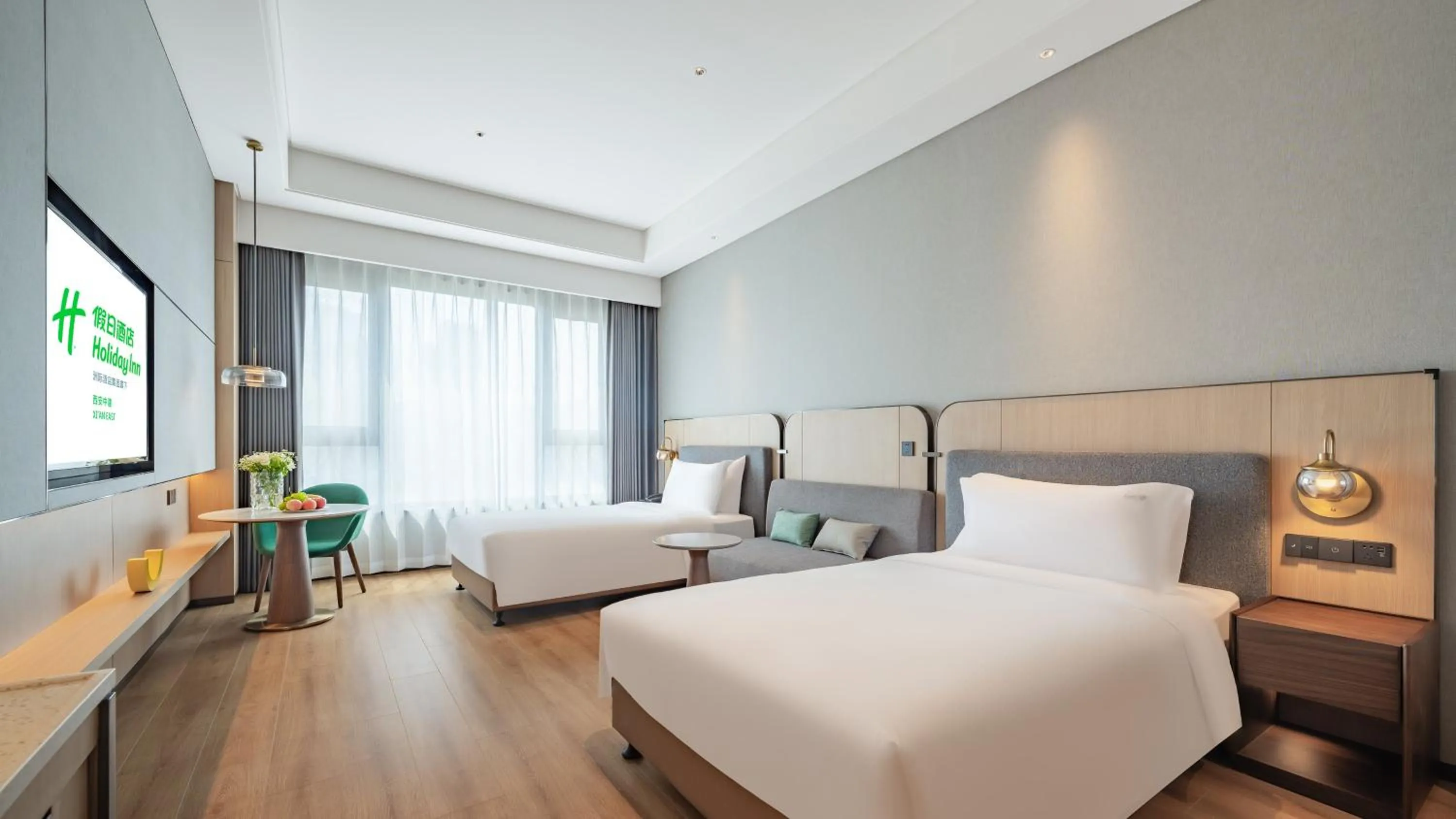 Photo of the whole room, Bed in Holiday Inn Xi'an East by IHG