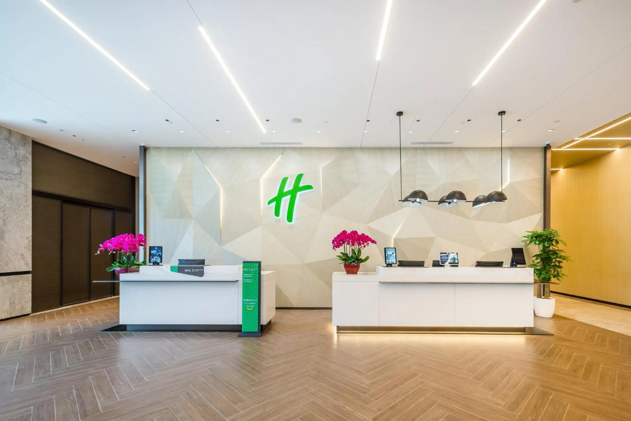 Property building in Holiday Inn Xi'an East by IHG