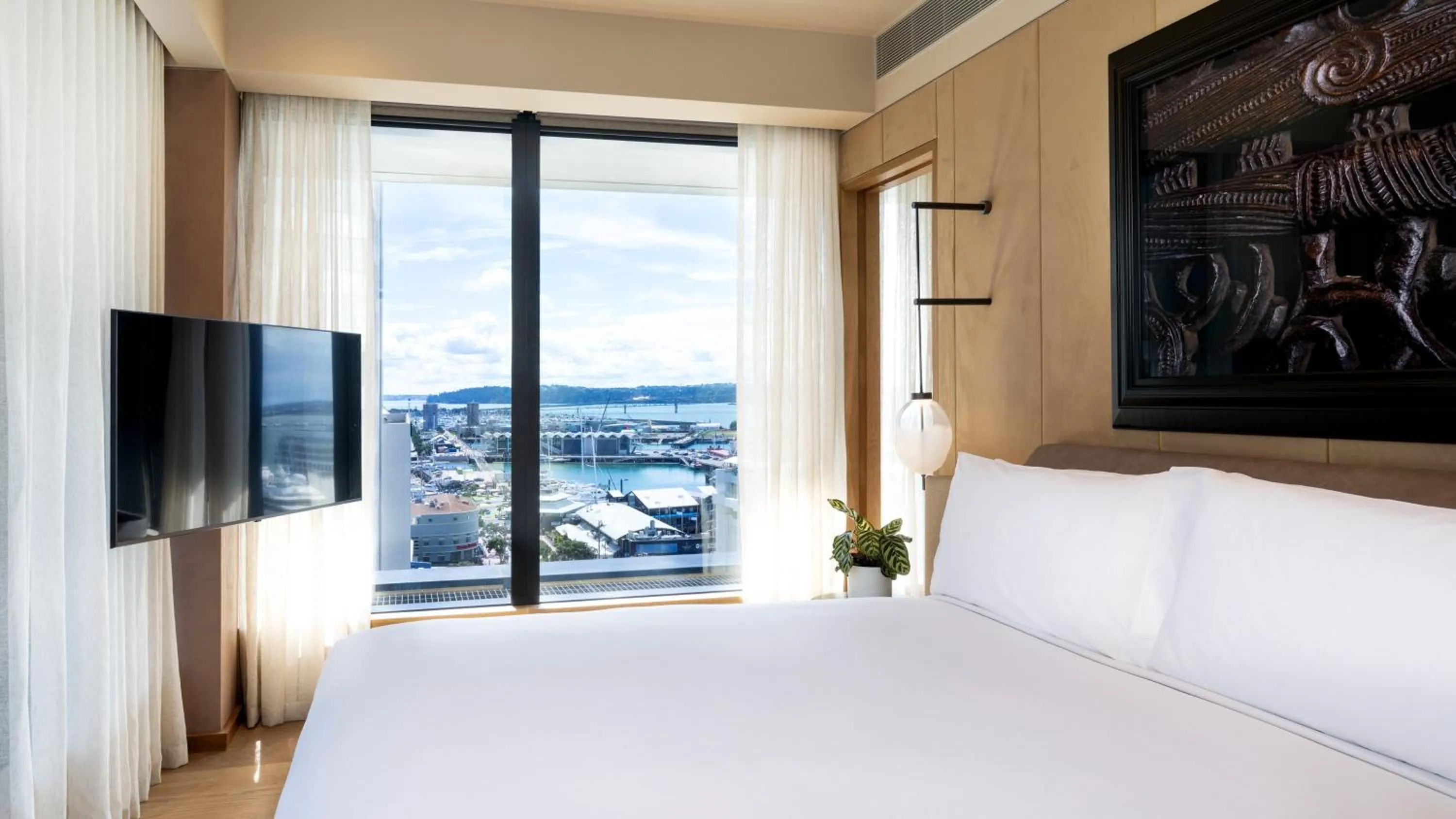 Photo of the whole room, Bed in InterContinental Auckland by IHG