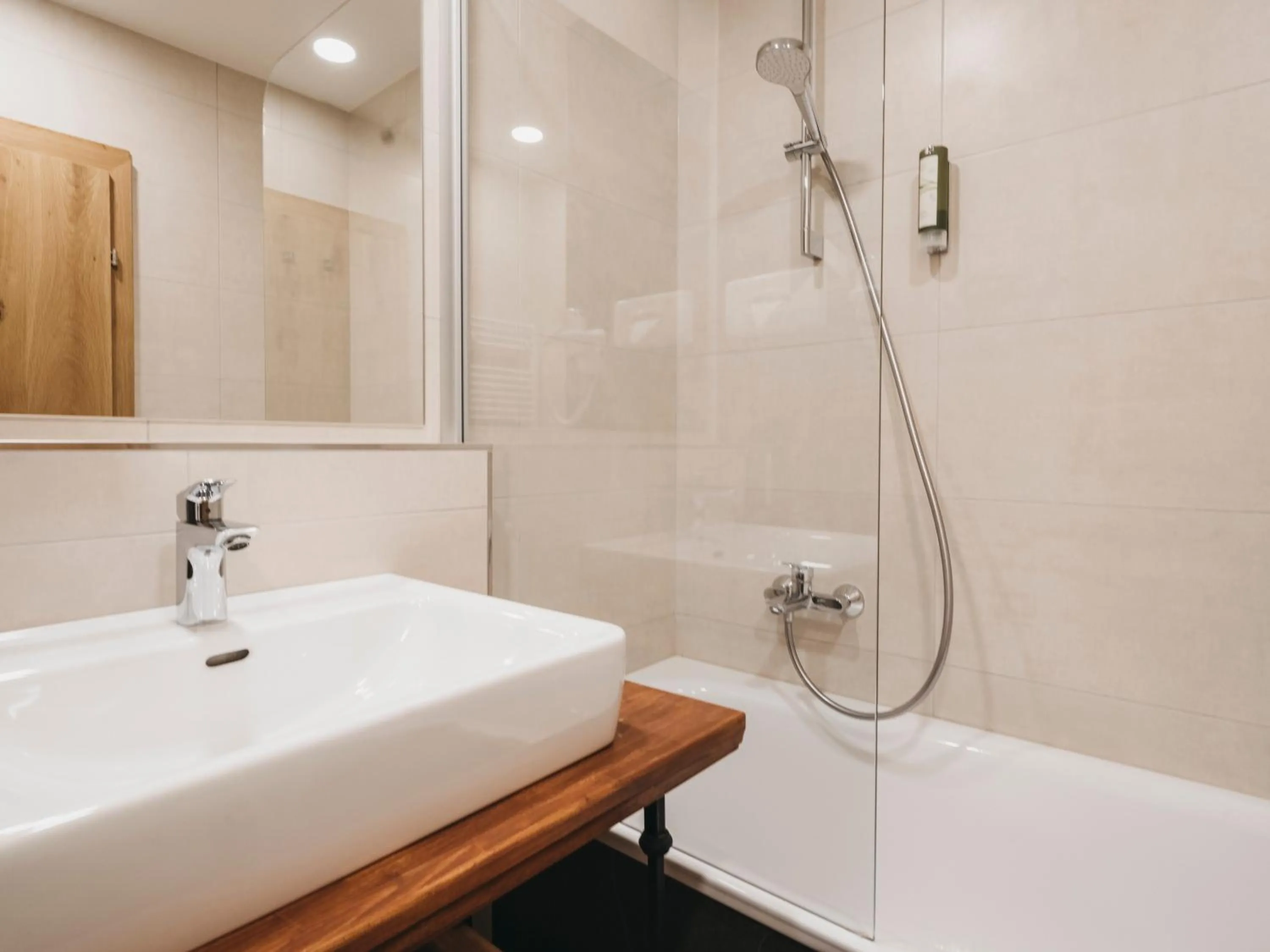 Bathroom in Hotel Victoria by VAYA