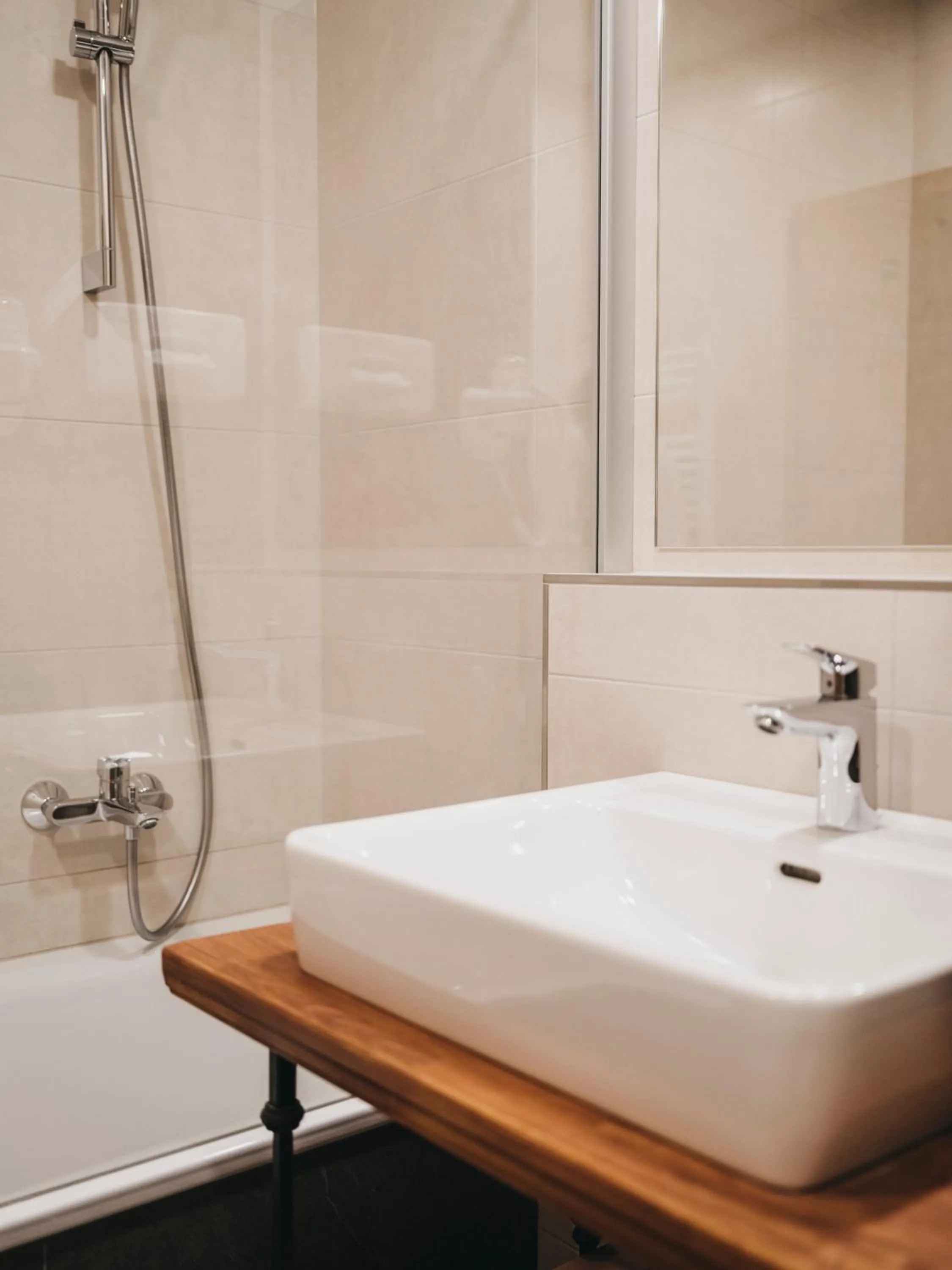 Photo of the whole room in Hotel Victoria by VAYA