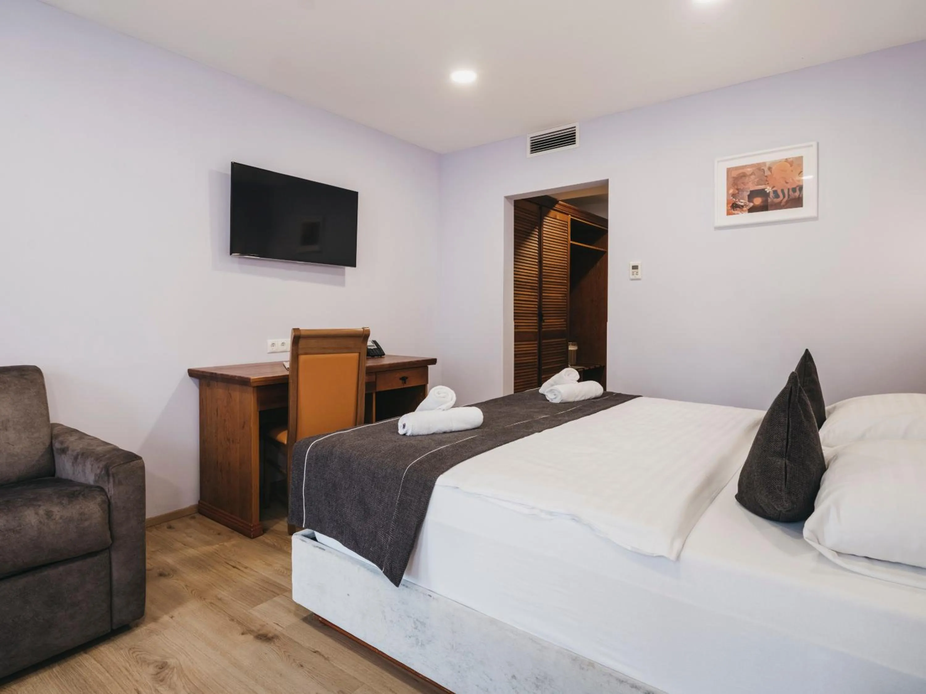 Photo of the whole room in Hotel Victoria by VAYA